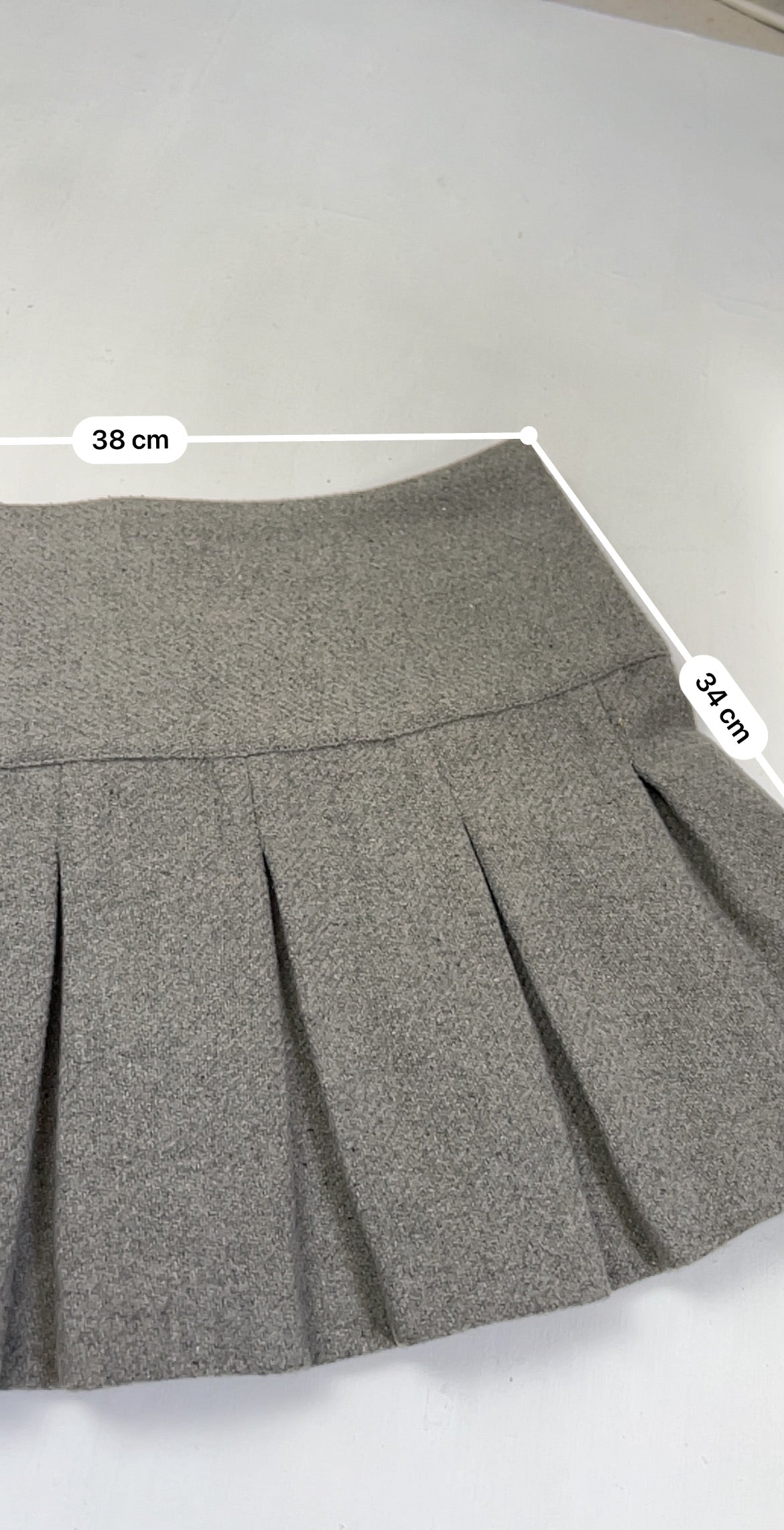 Grey mini pleated skirt (M/L)