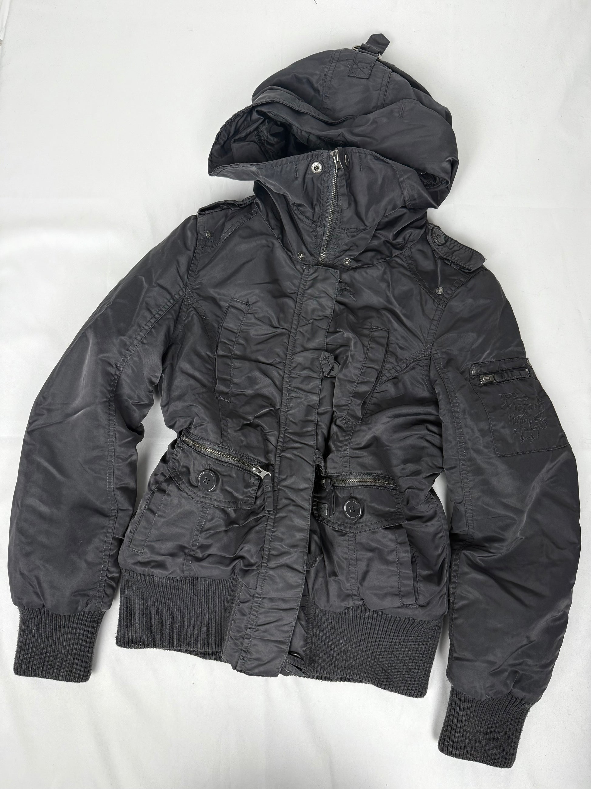 Black hooded puffer jacket (M)