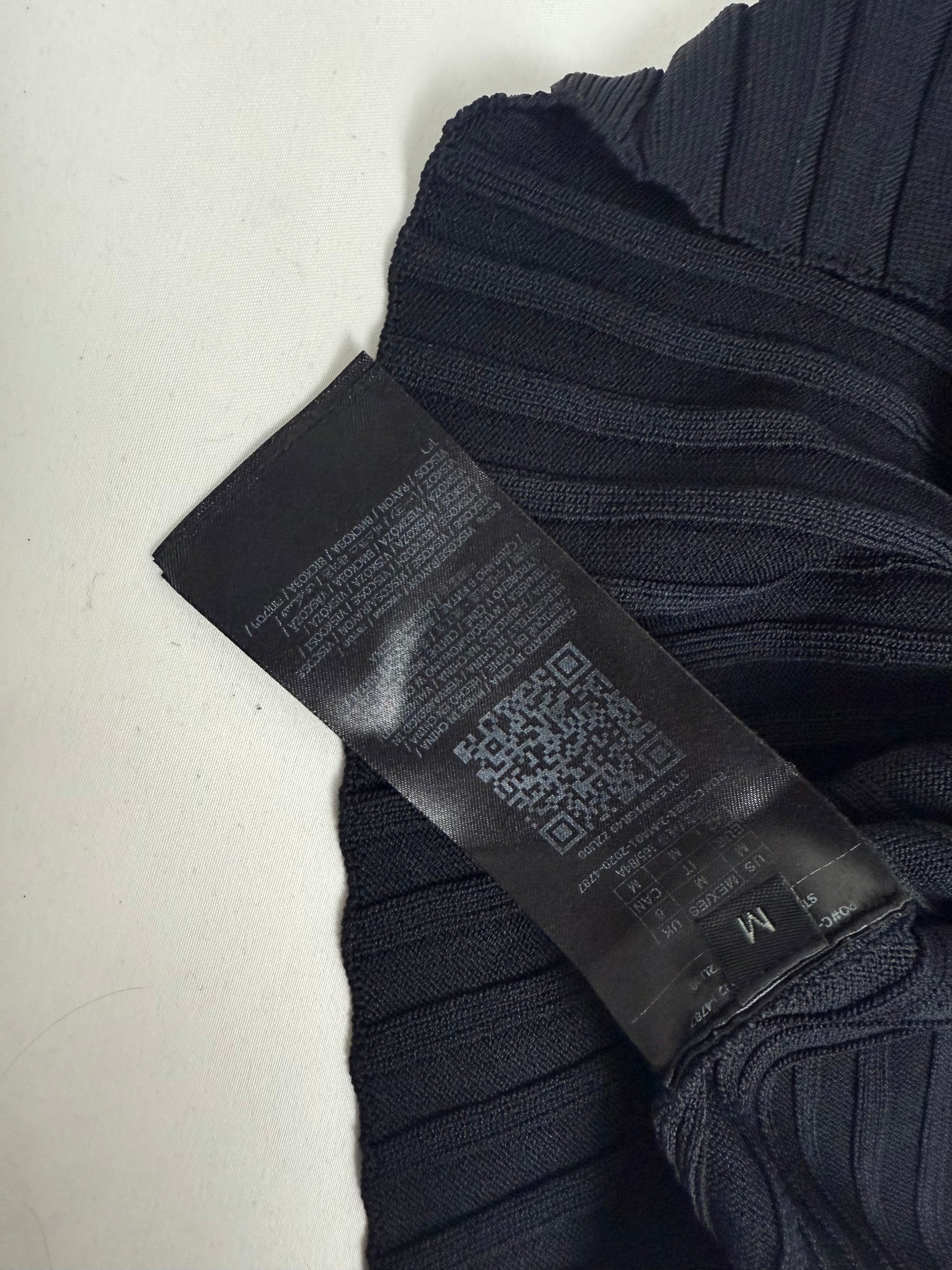 Black ribbed backless halter top (M)