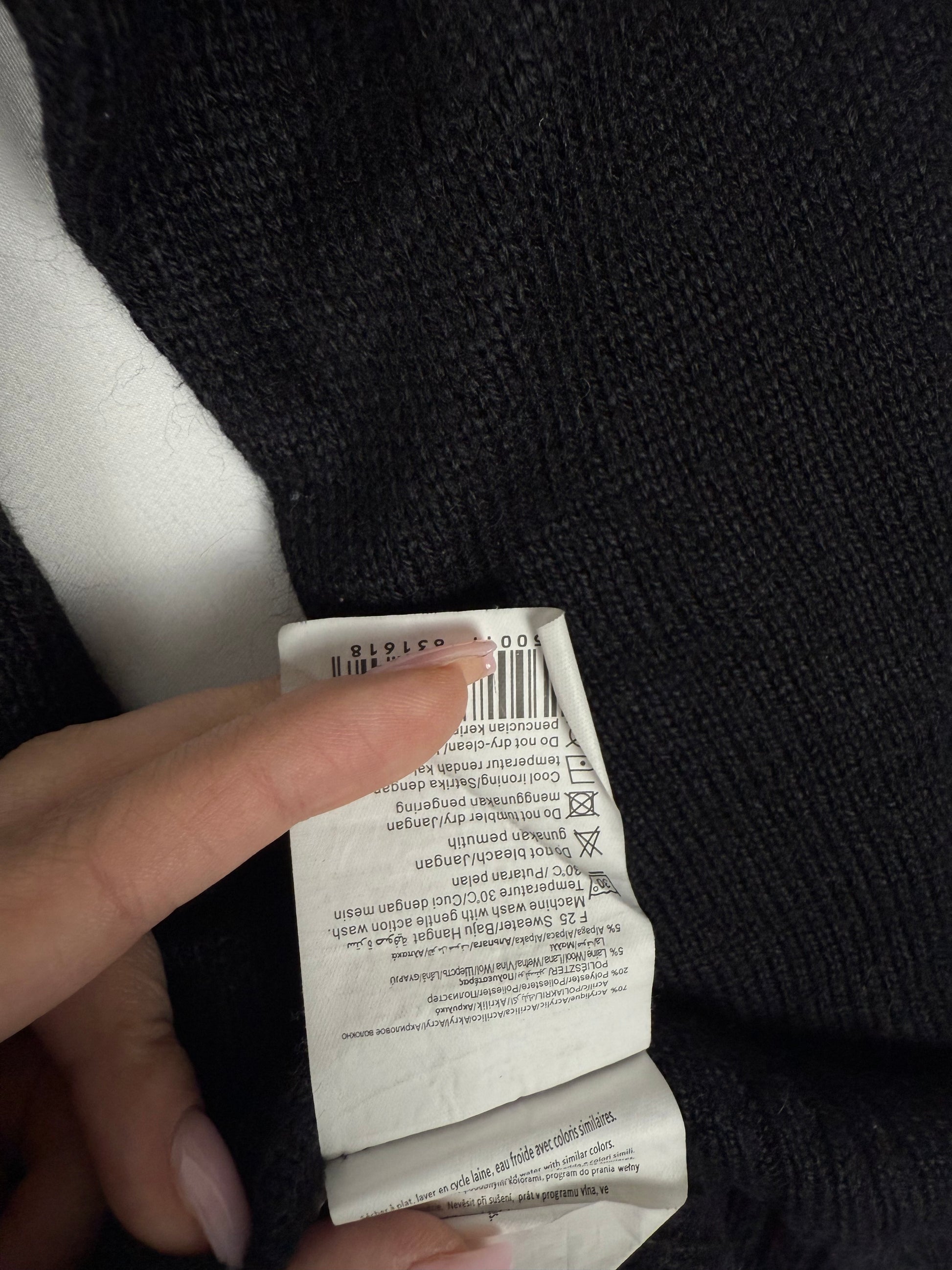 Black turtleneck jumper (S/M)