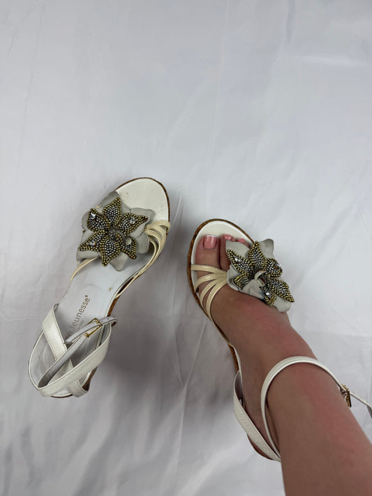 White flower appliquée real leather wedge heels (38)