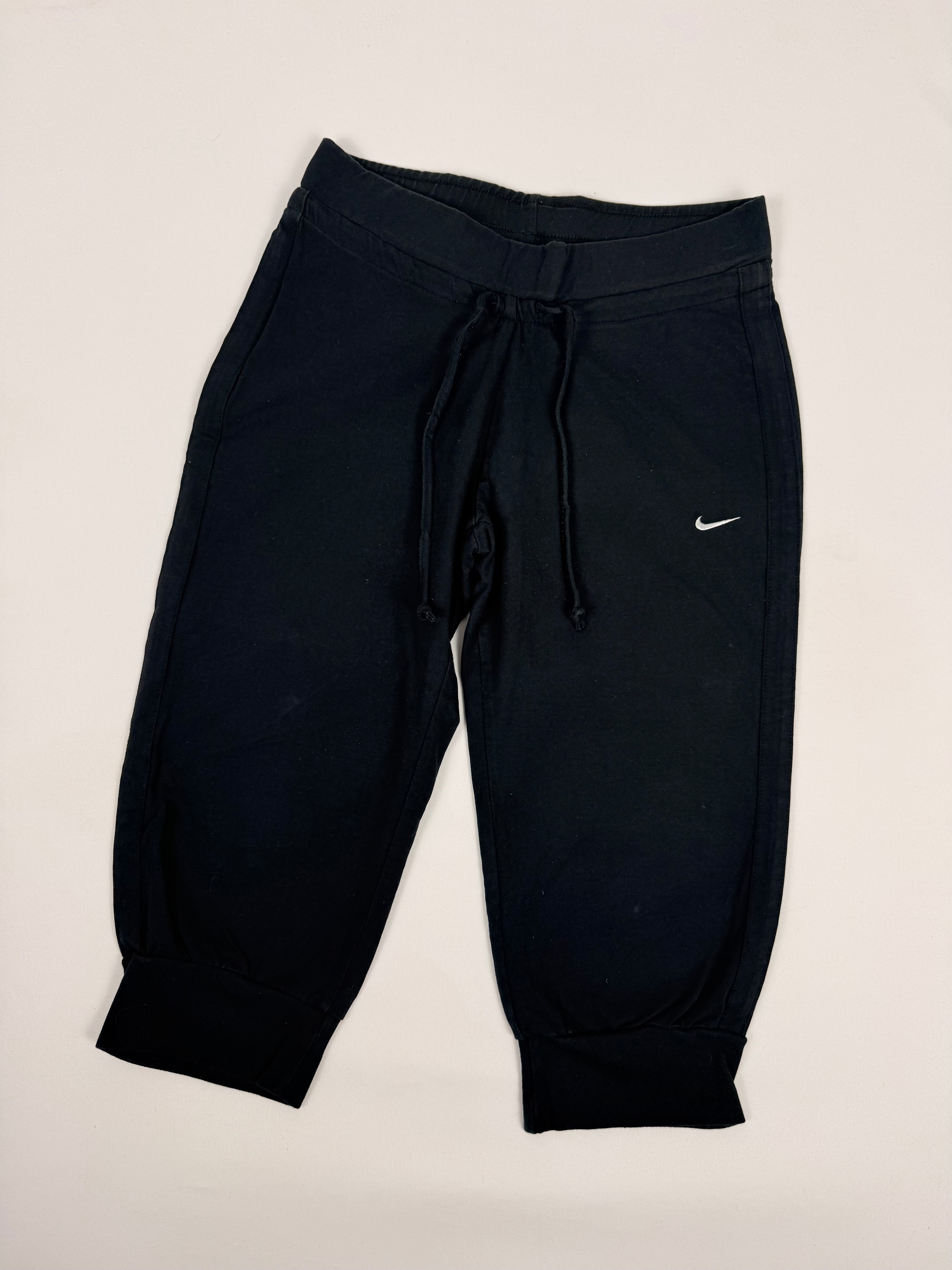 Black low rise capri pants (M)