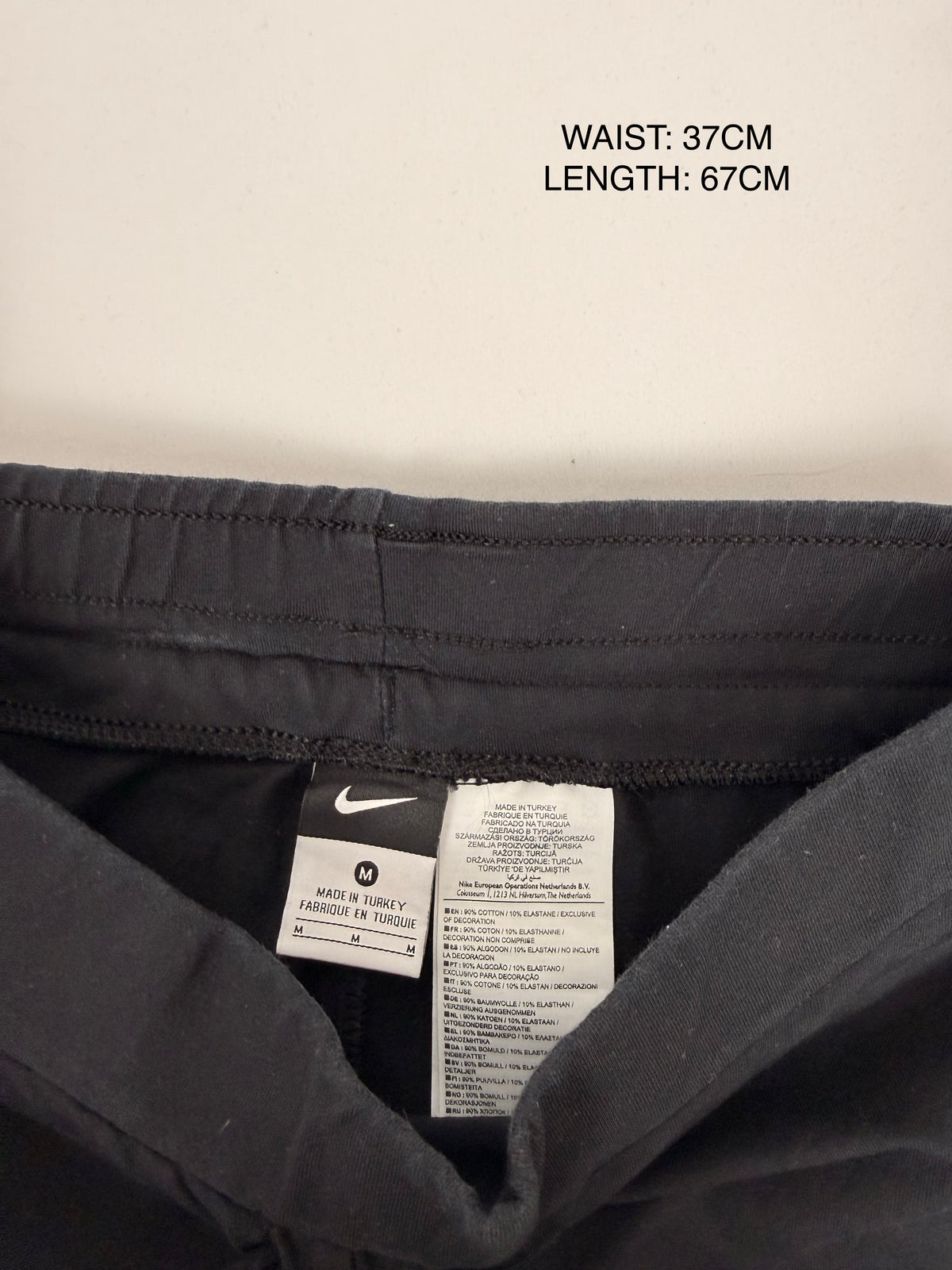 Black low rise capri pants (M)