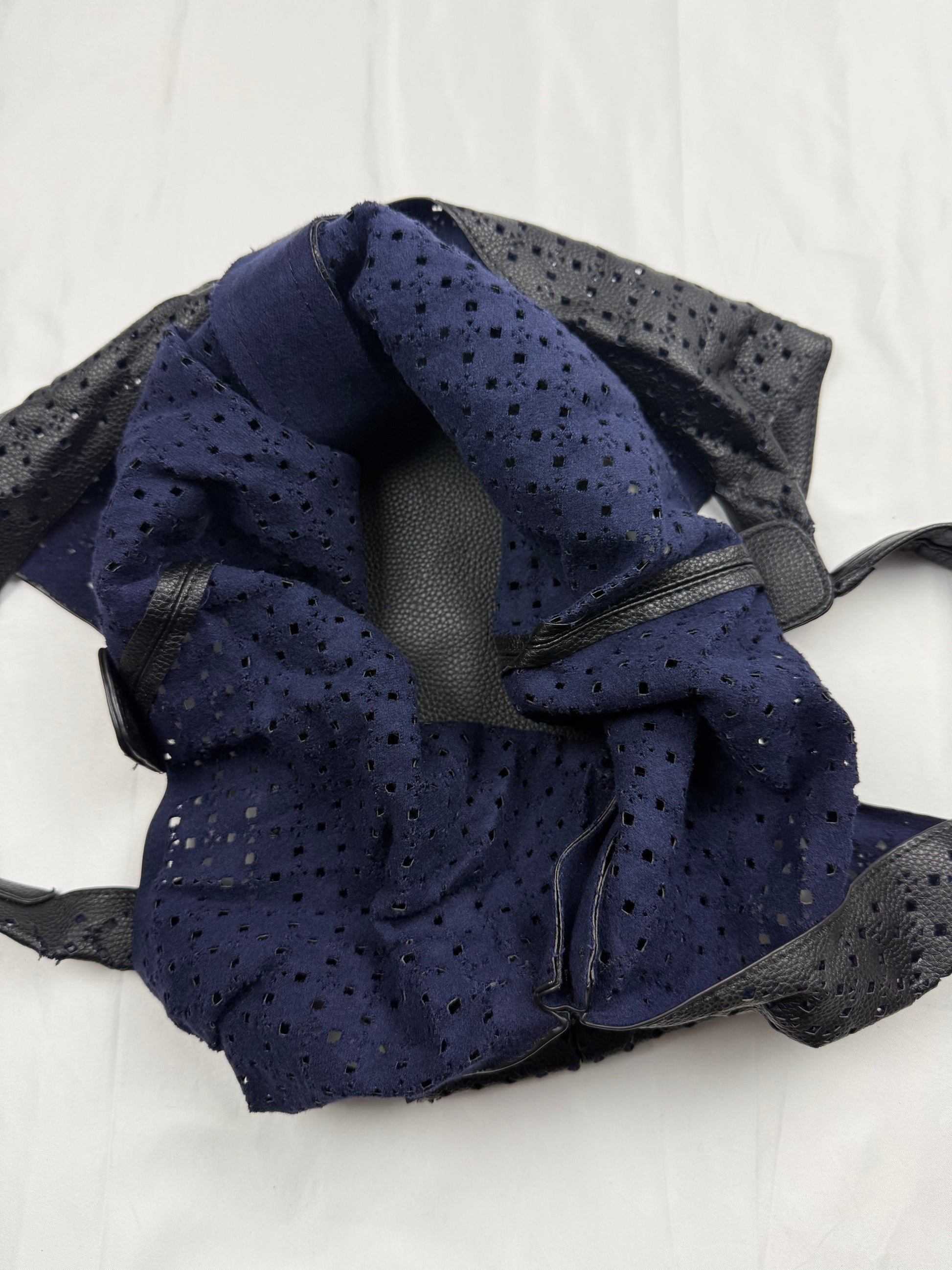 Black uni shoulder bag