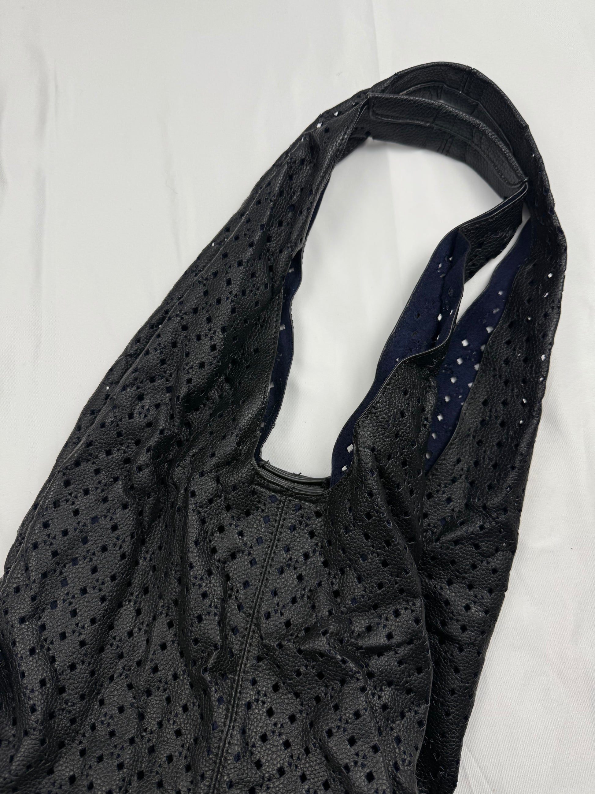 Black uni shoulder bag