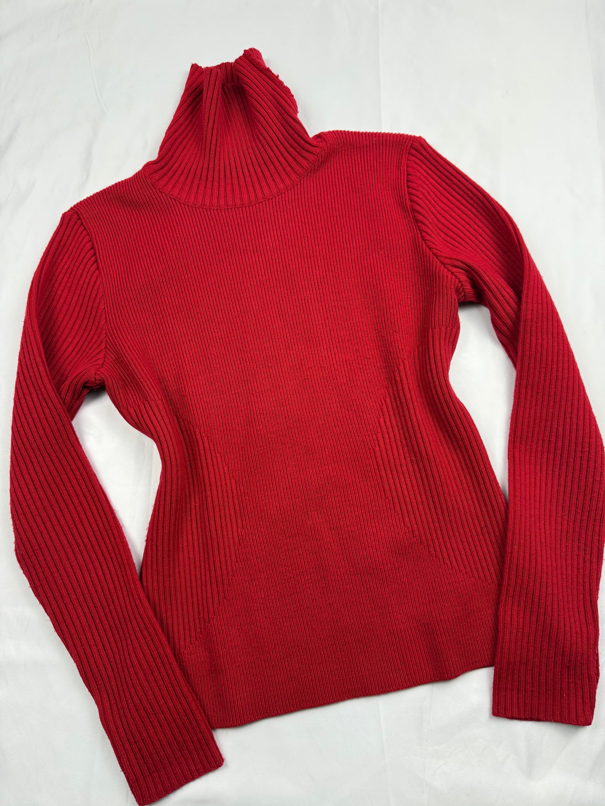 Red turtleneck jumper (S/M)