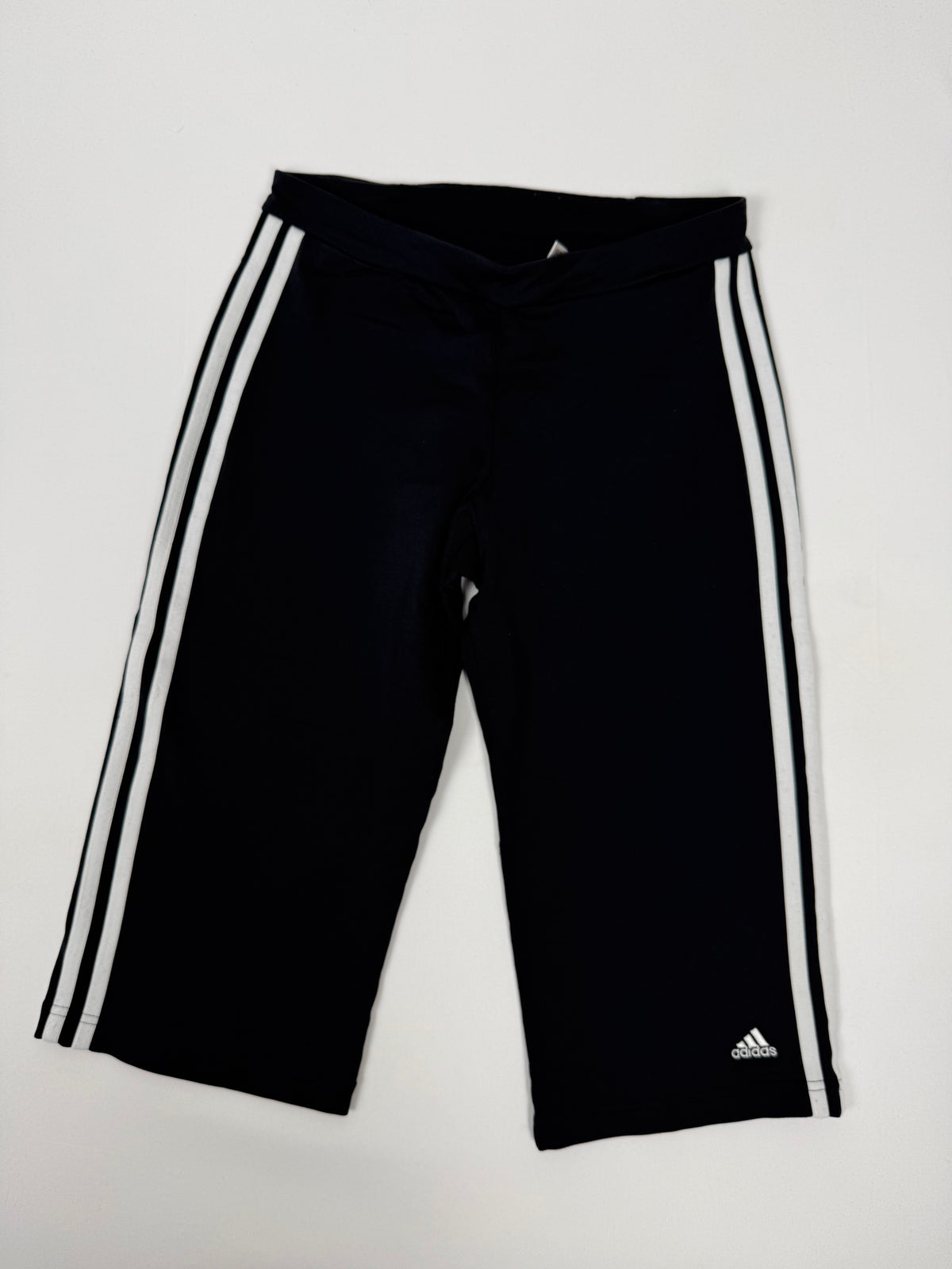 Black low rise capri pants (M)