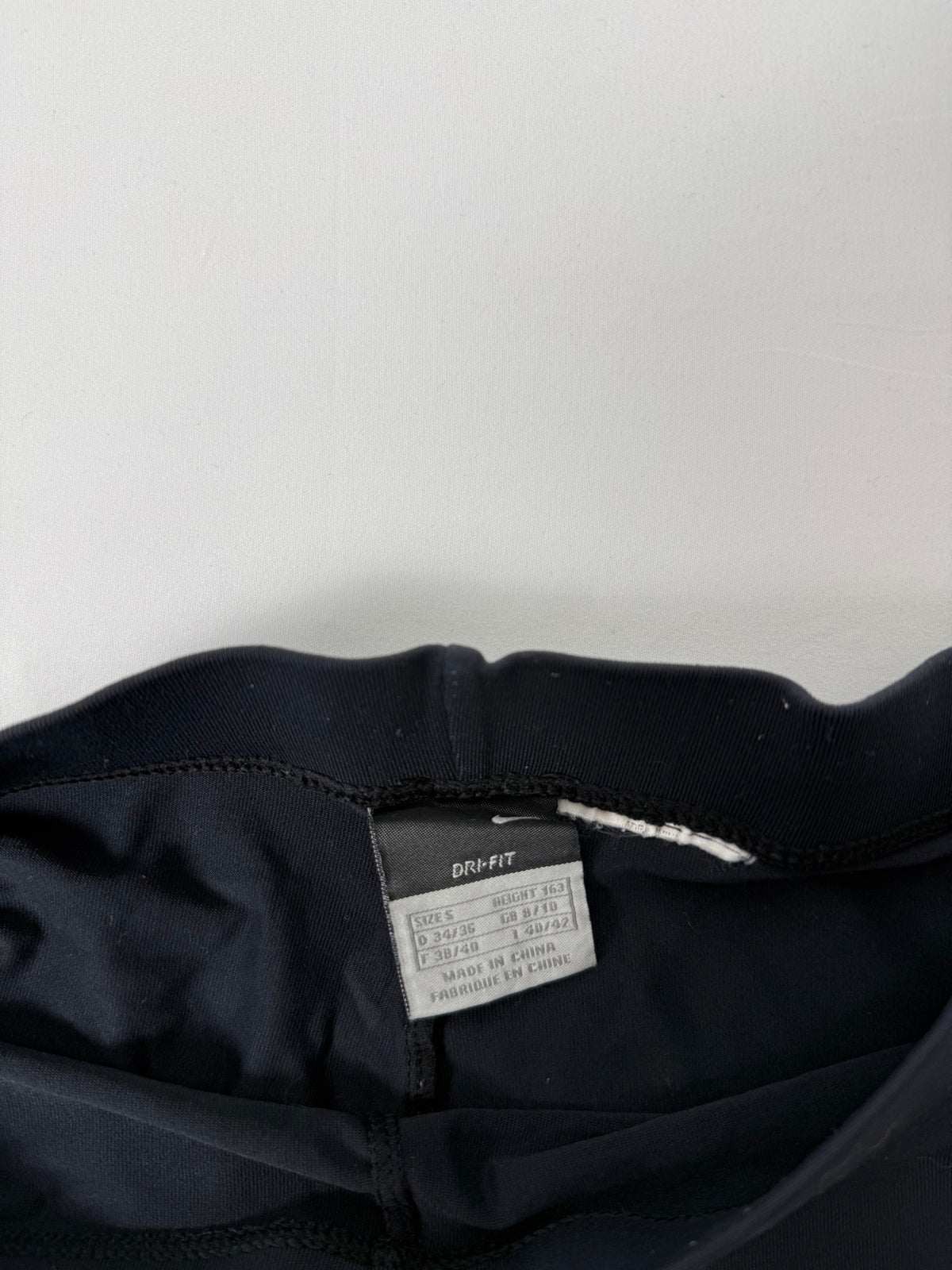 Black stretchy activewear capri pants (S)