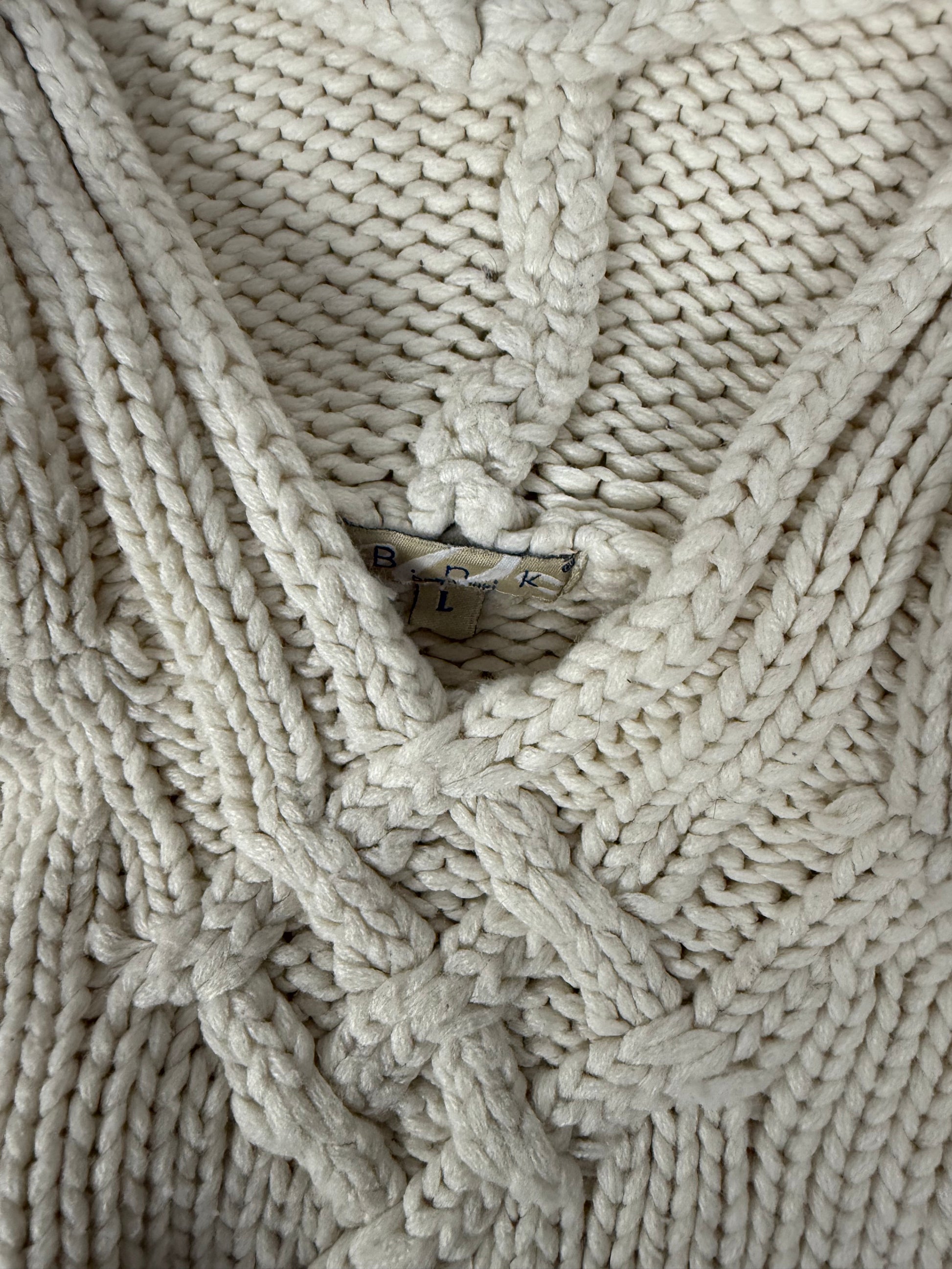 White cream hooded jumper (L)