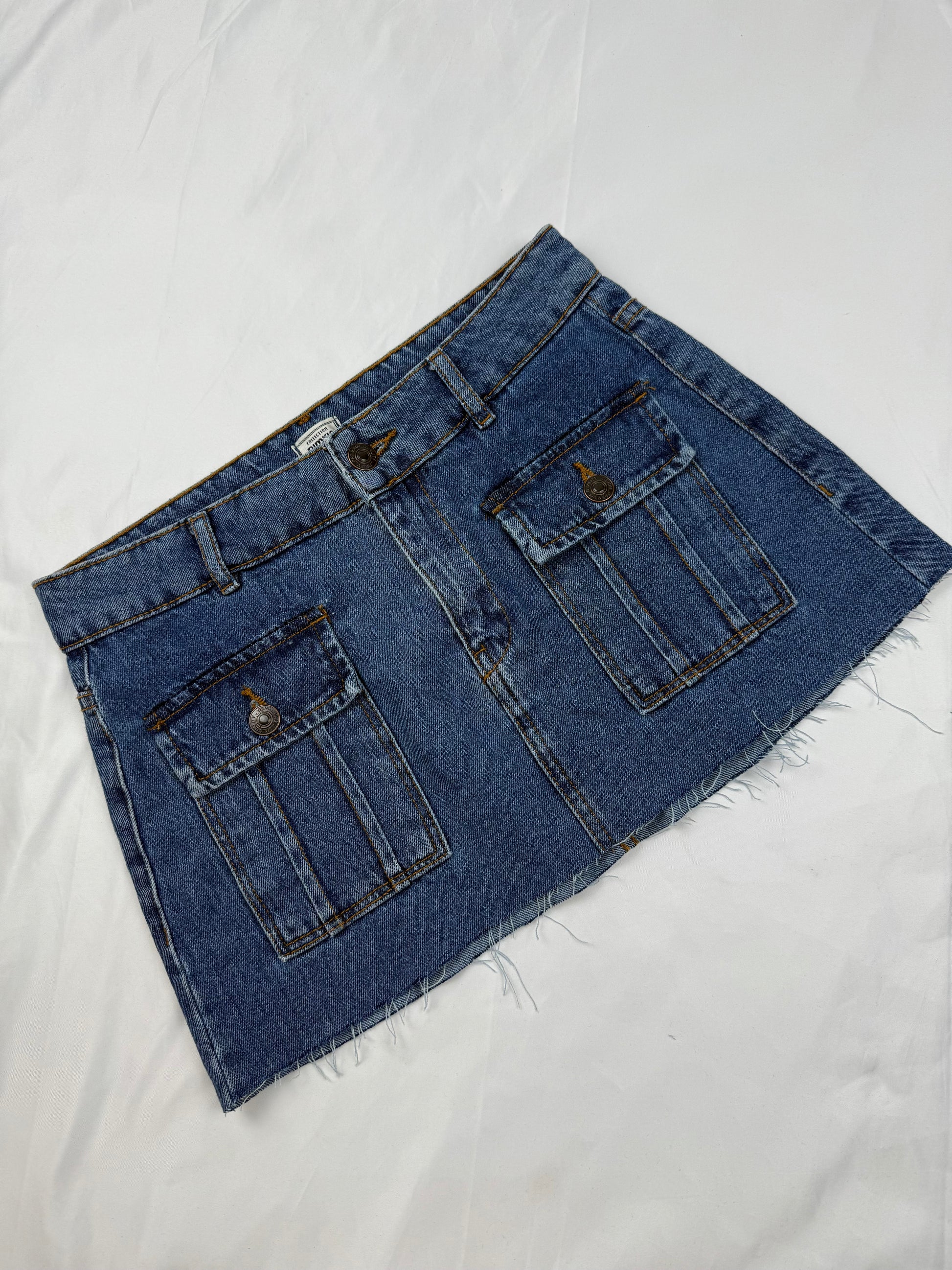 Blue denim low rise cargo mini skirt (XS)