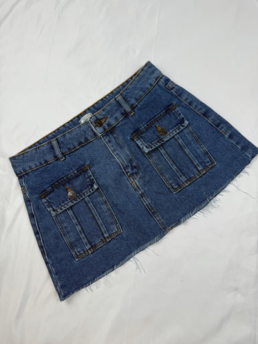 Blue denim low rise cargo mini skirt (XS)