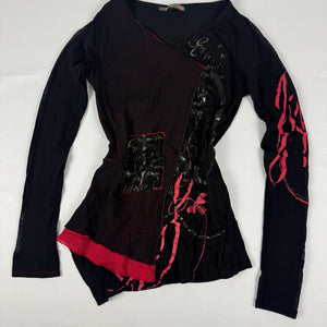 Black & red asymmetric graphic long sleeves top (XS/S)