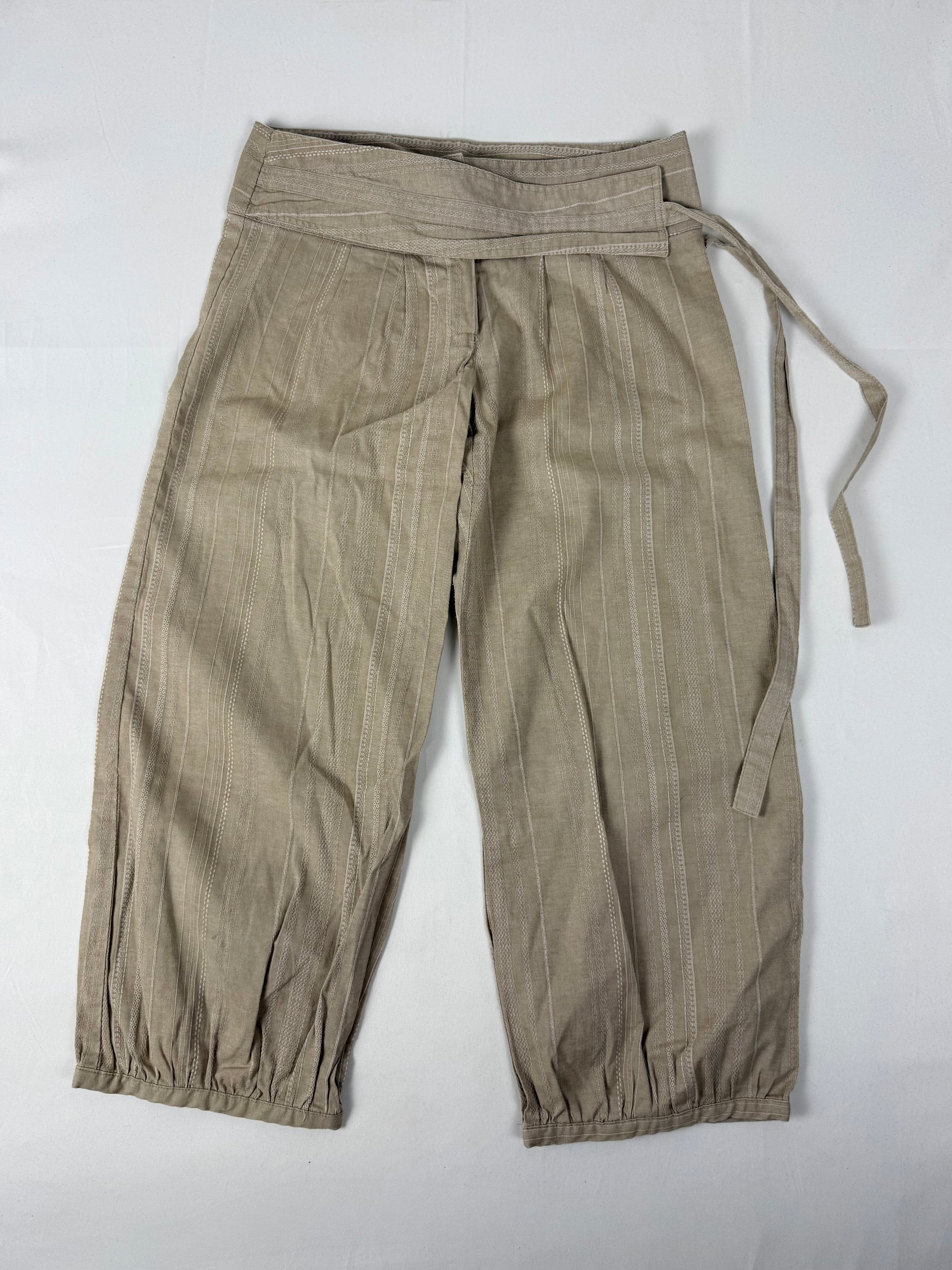 Beige cotton low rise capri pants (M)
