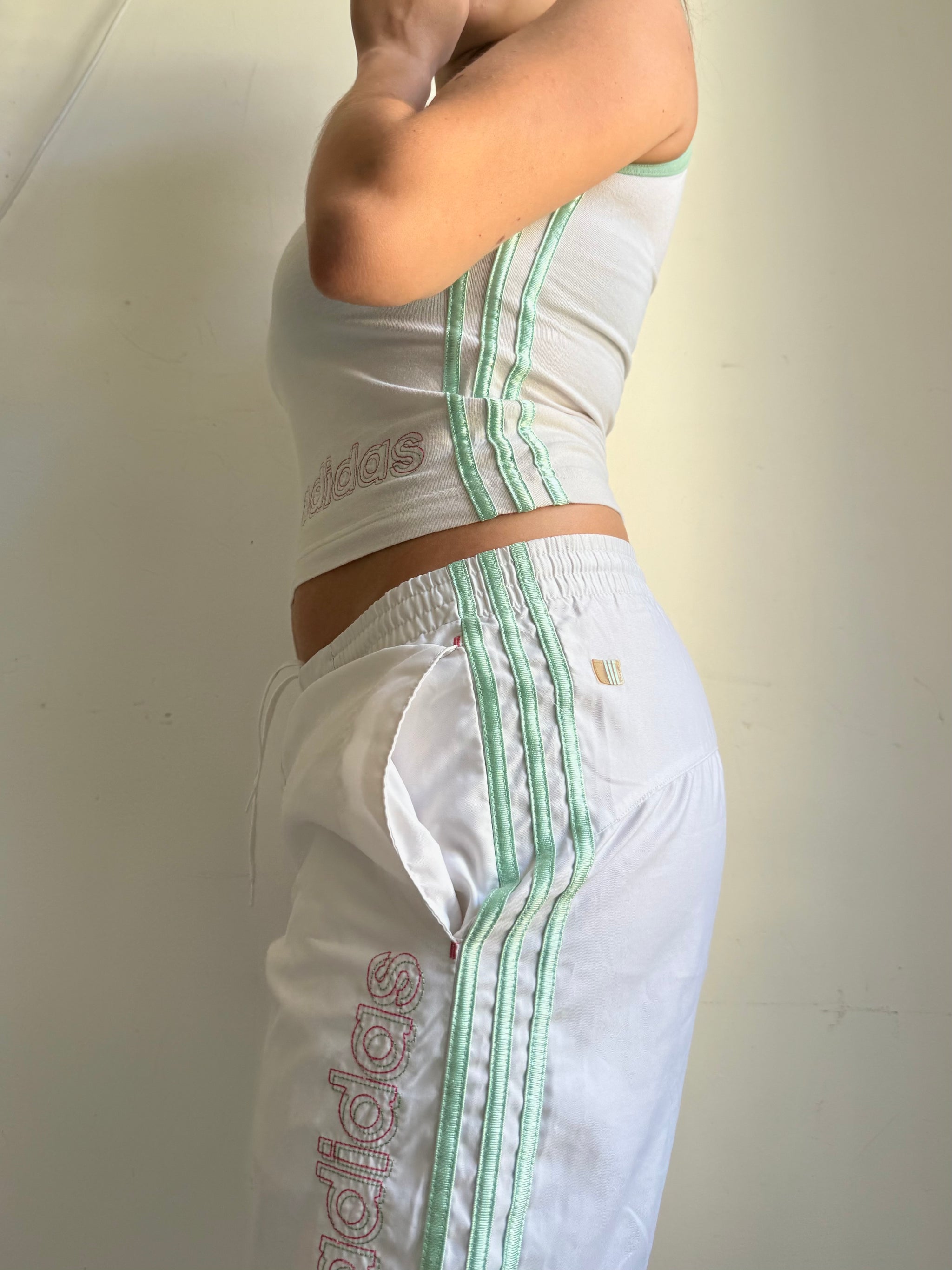 White activewear low rise capri pants (S)