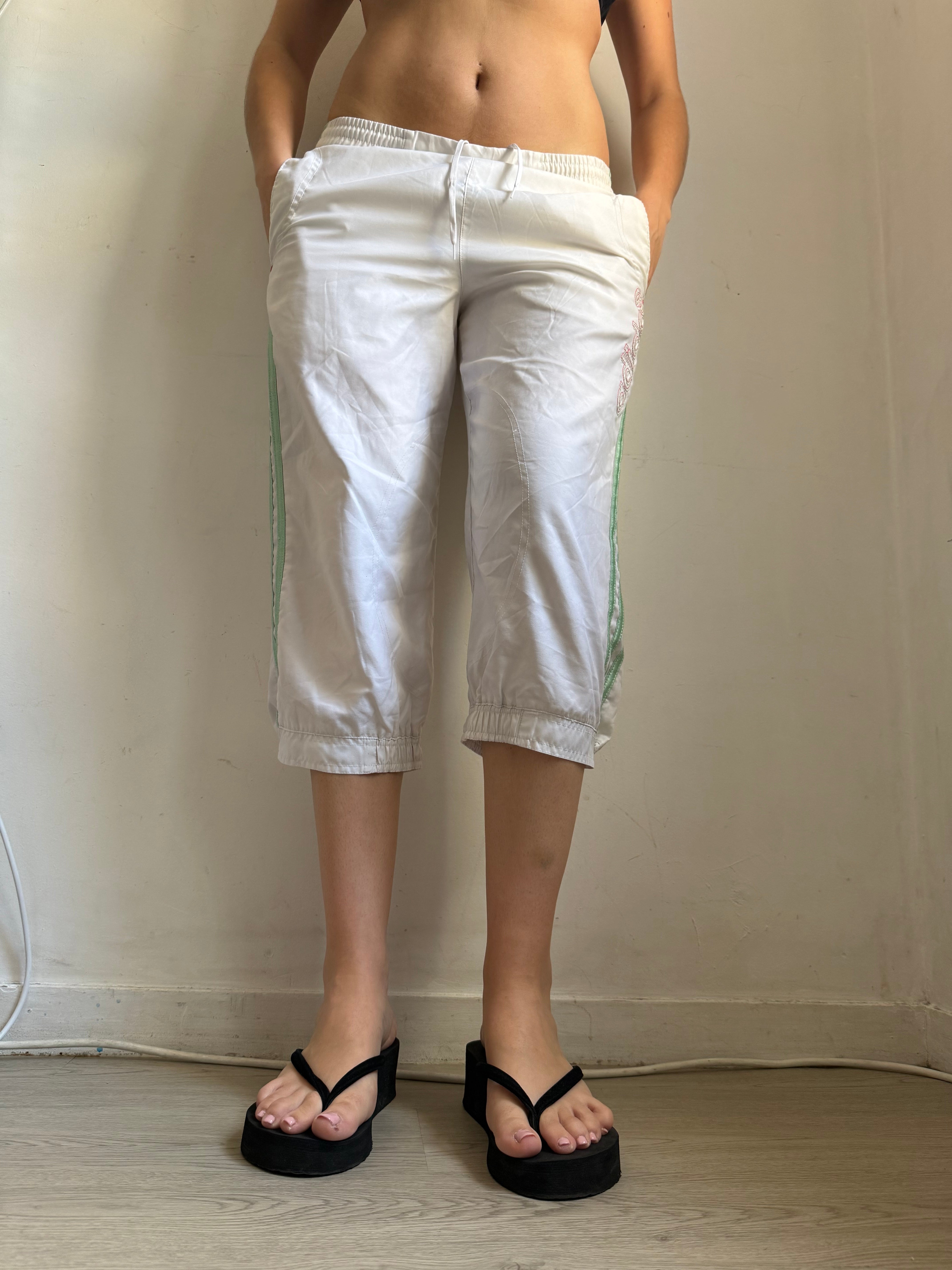White activewear low rise capri pants (S)