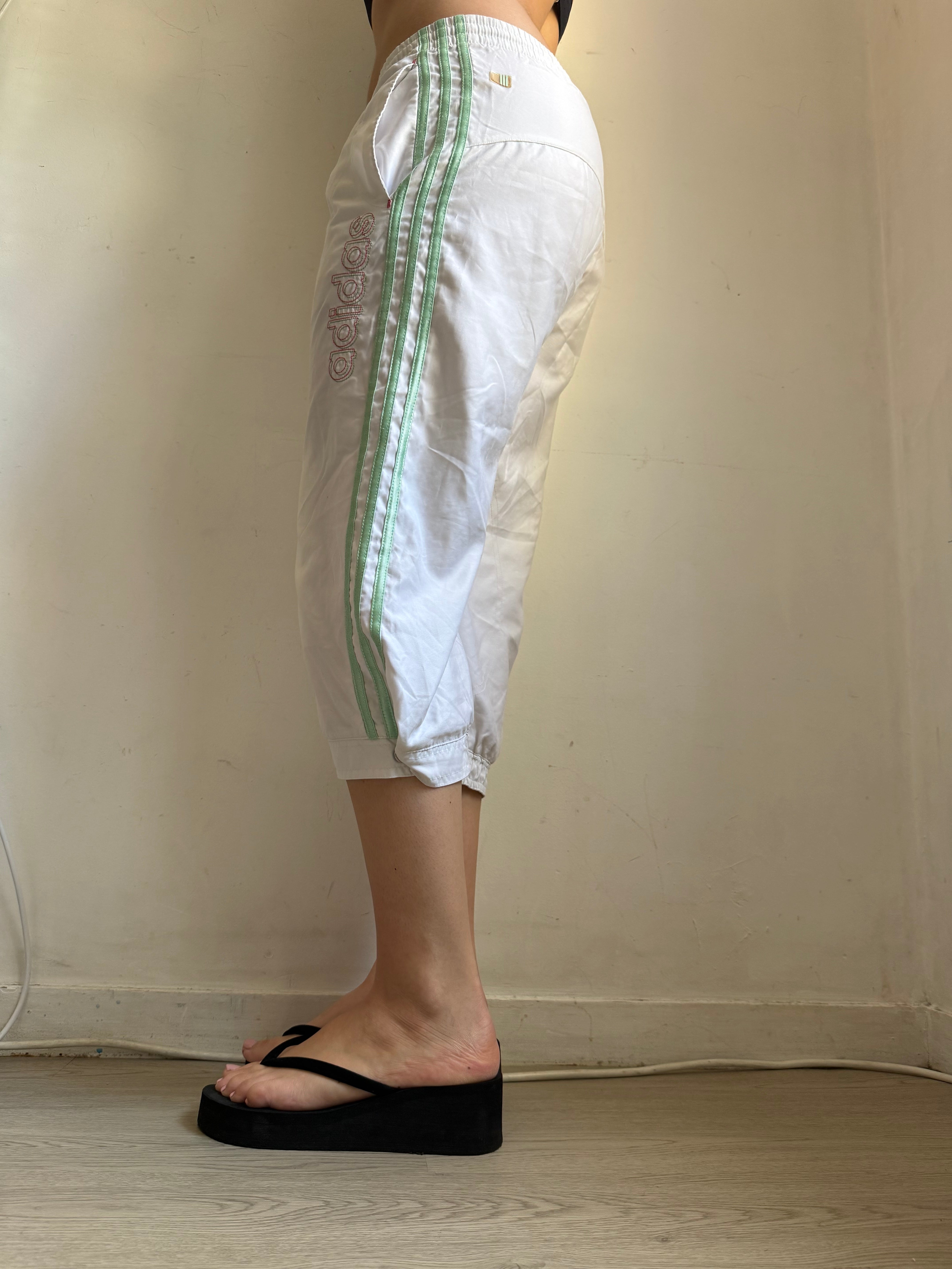 White activewear low rise capri pants (S)