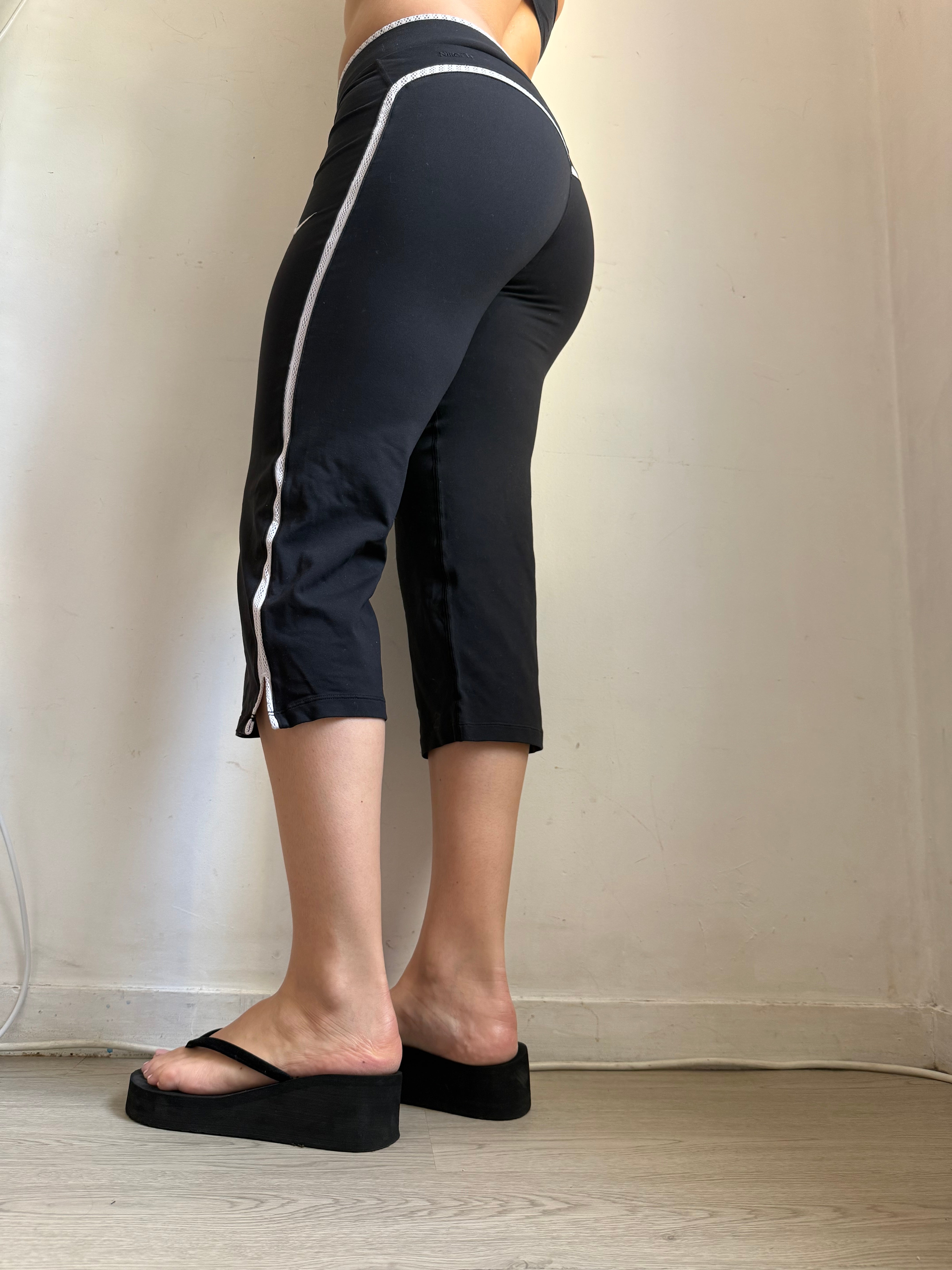 Black activewear capri pants (XS)