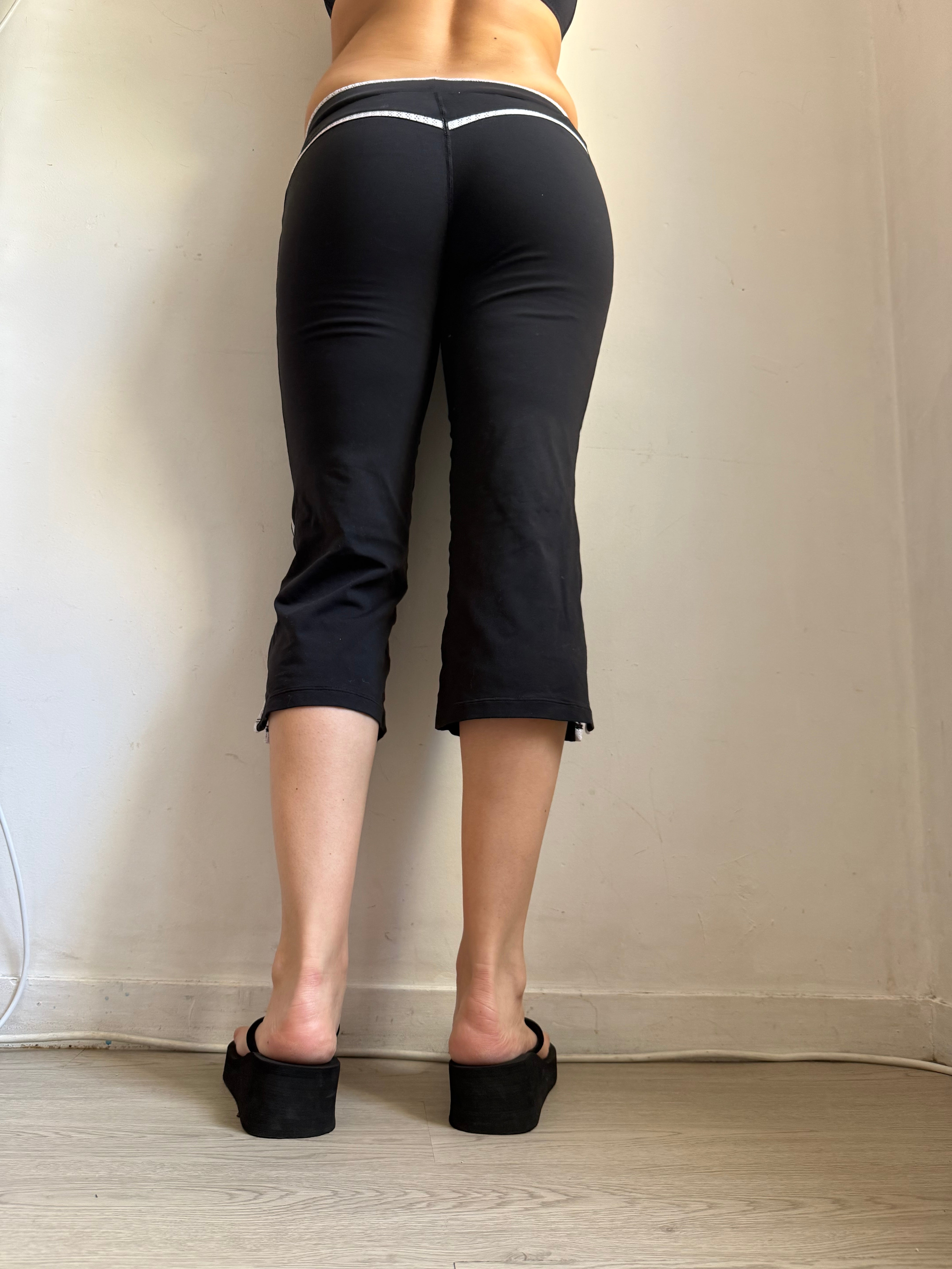 Black activewear capri pants (XS)