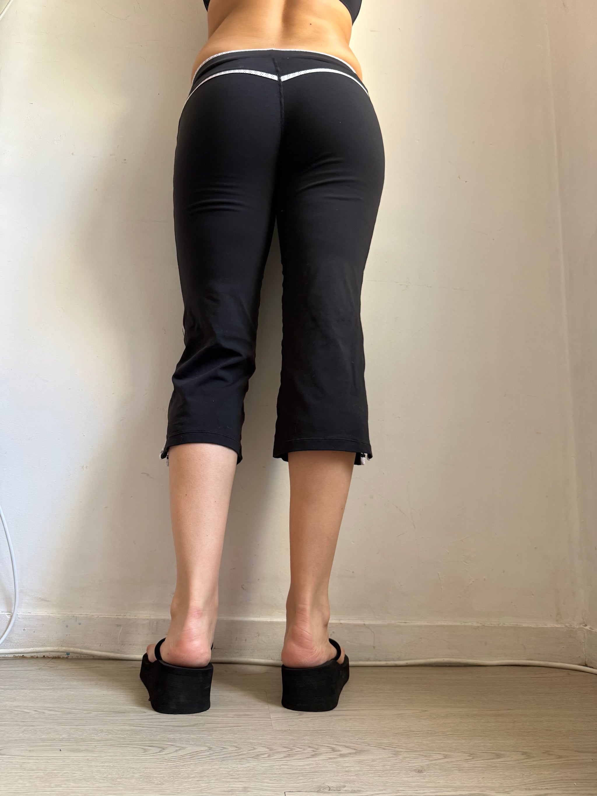 Black activewear capri pants (XS)