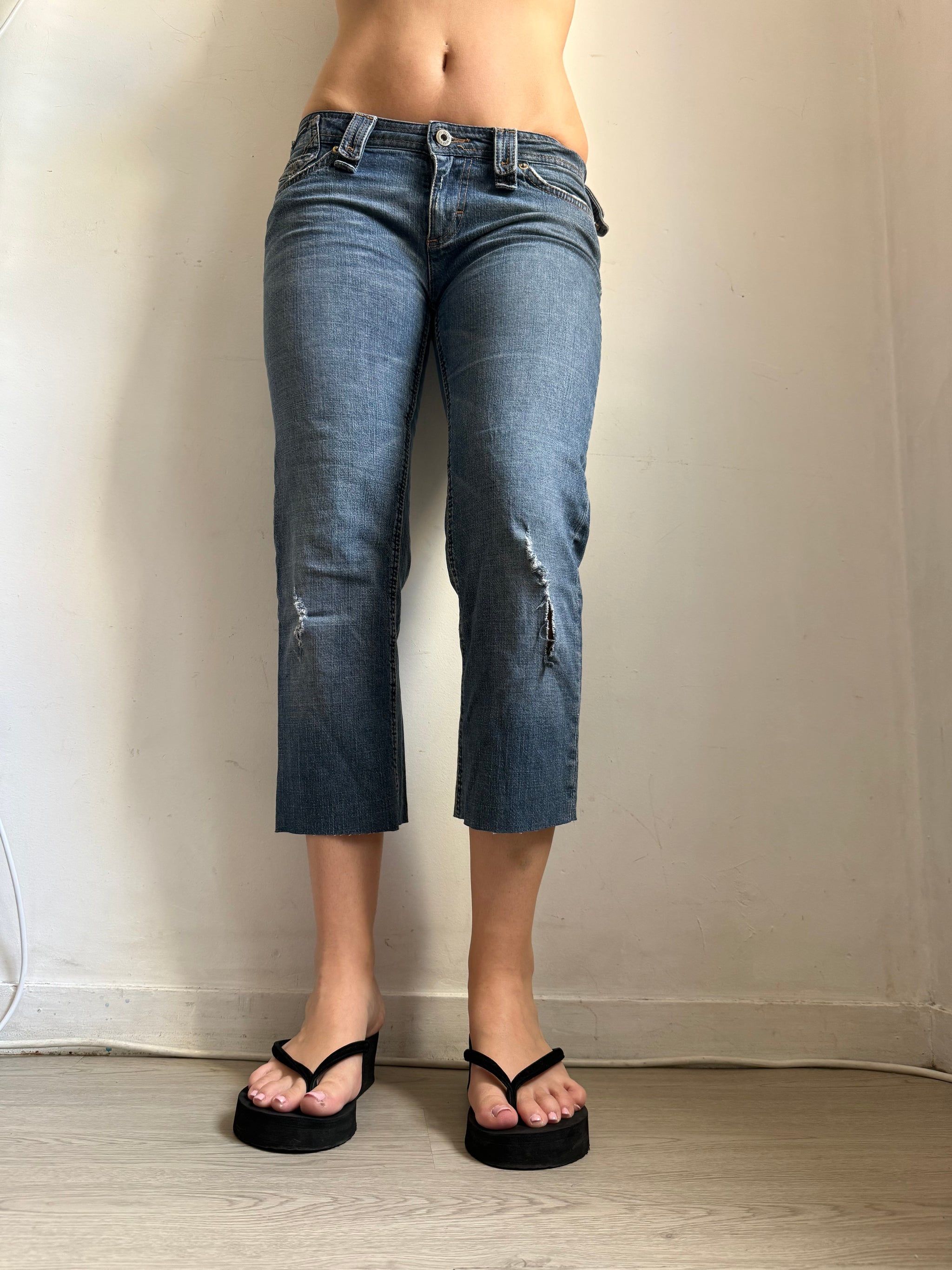 Blue denim low rise capri pants (S)