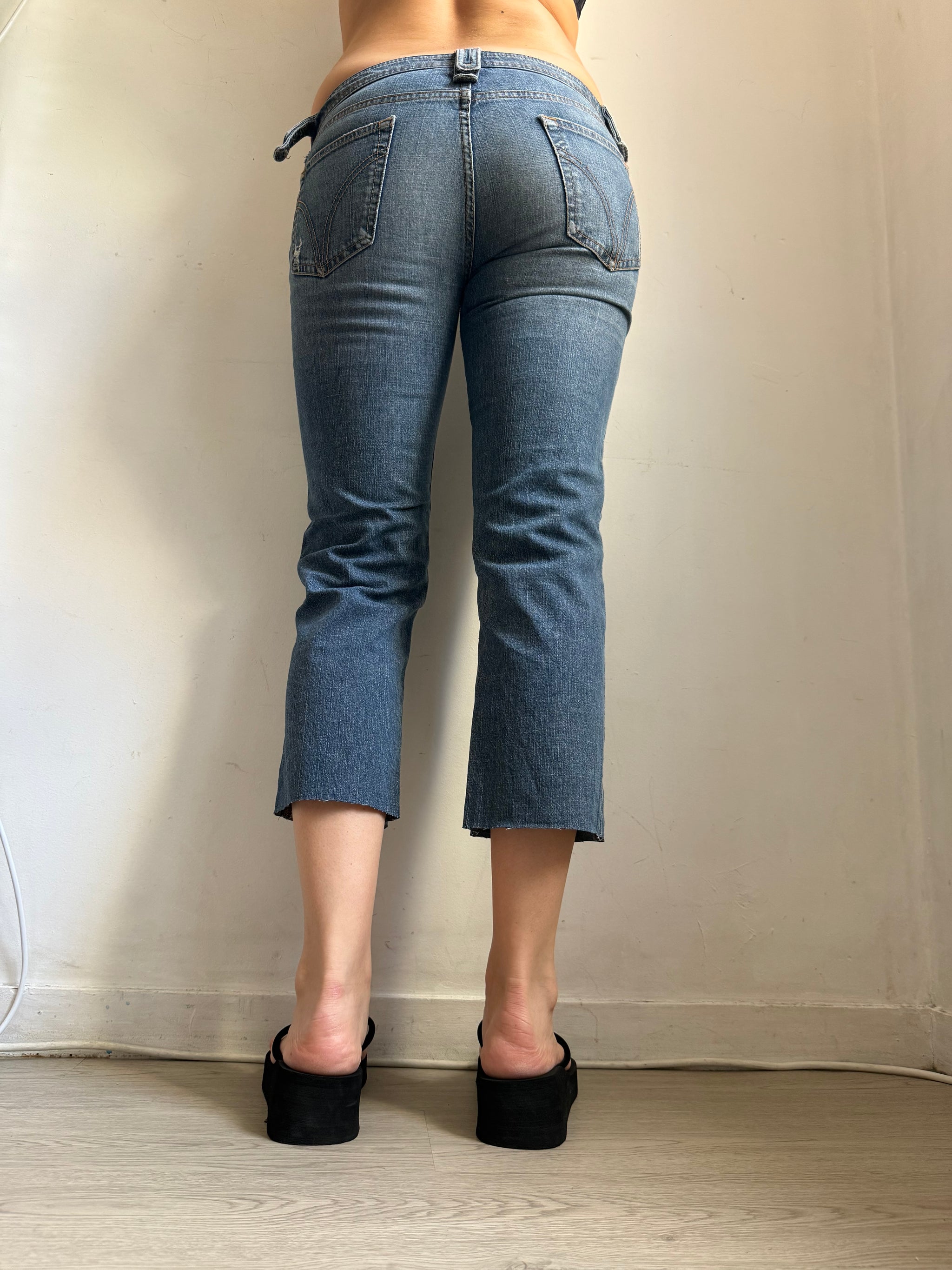 Blue denim low rise capri pants (S)