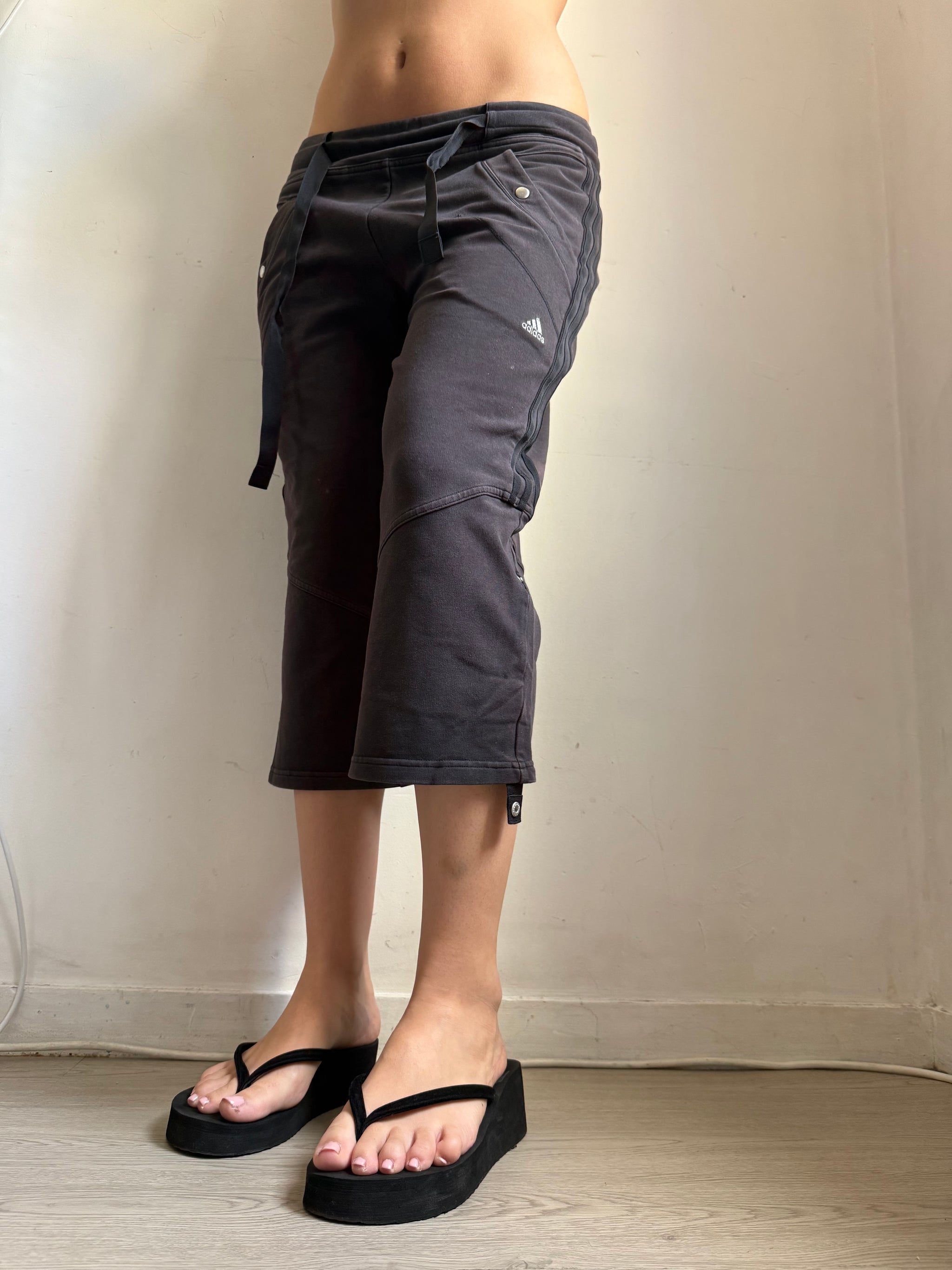 Black activewear capri pants (L)