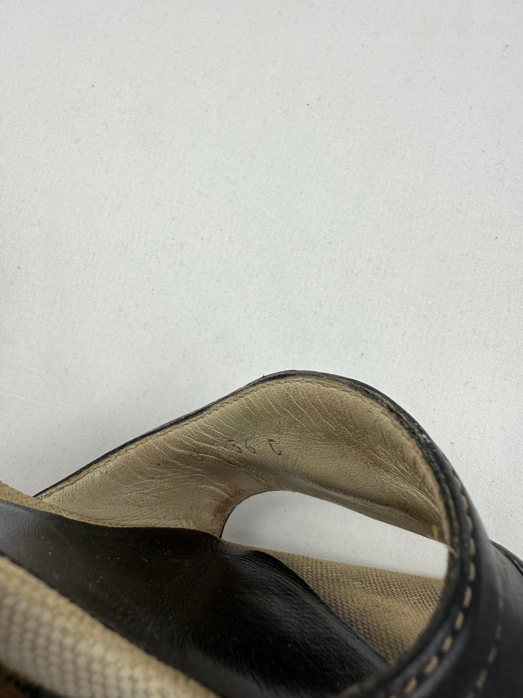 Beige real leather logo kitten heels mules (36)