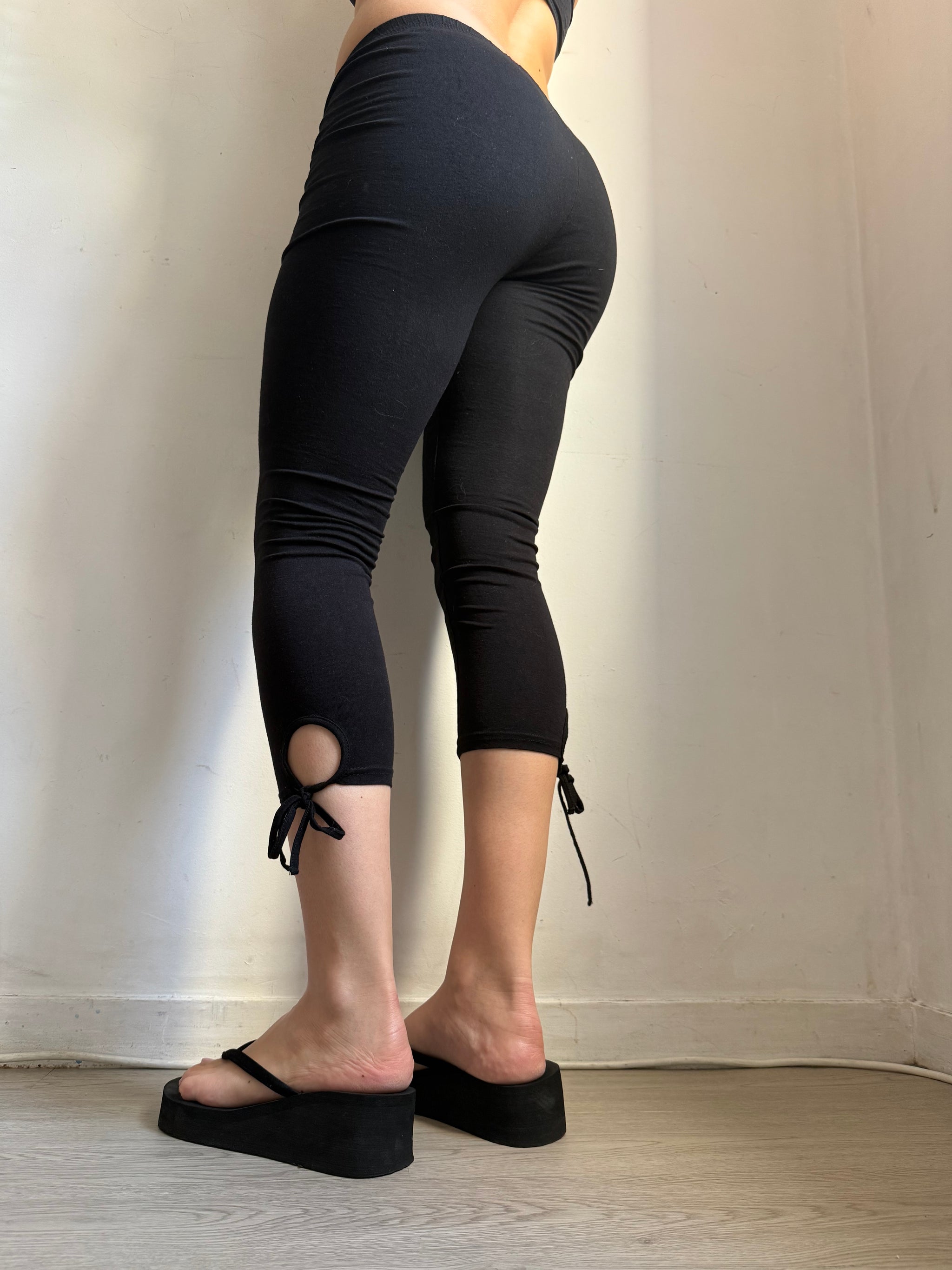 Black capri legging pants (S)