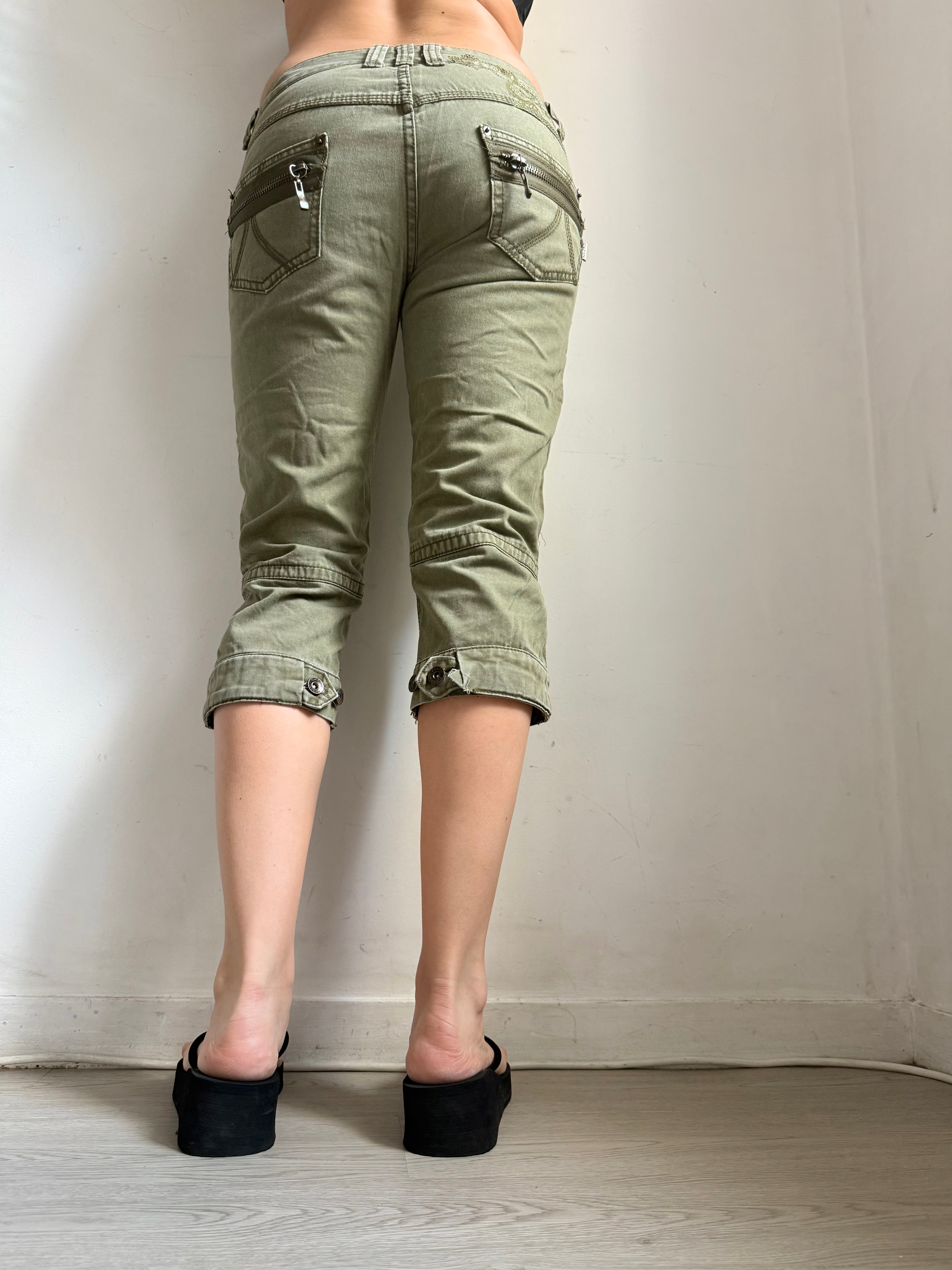 Khaki low rise denim capri pants (M)