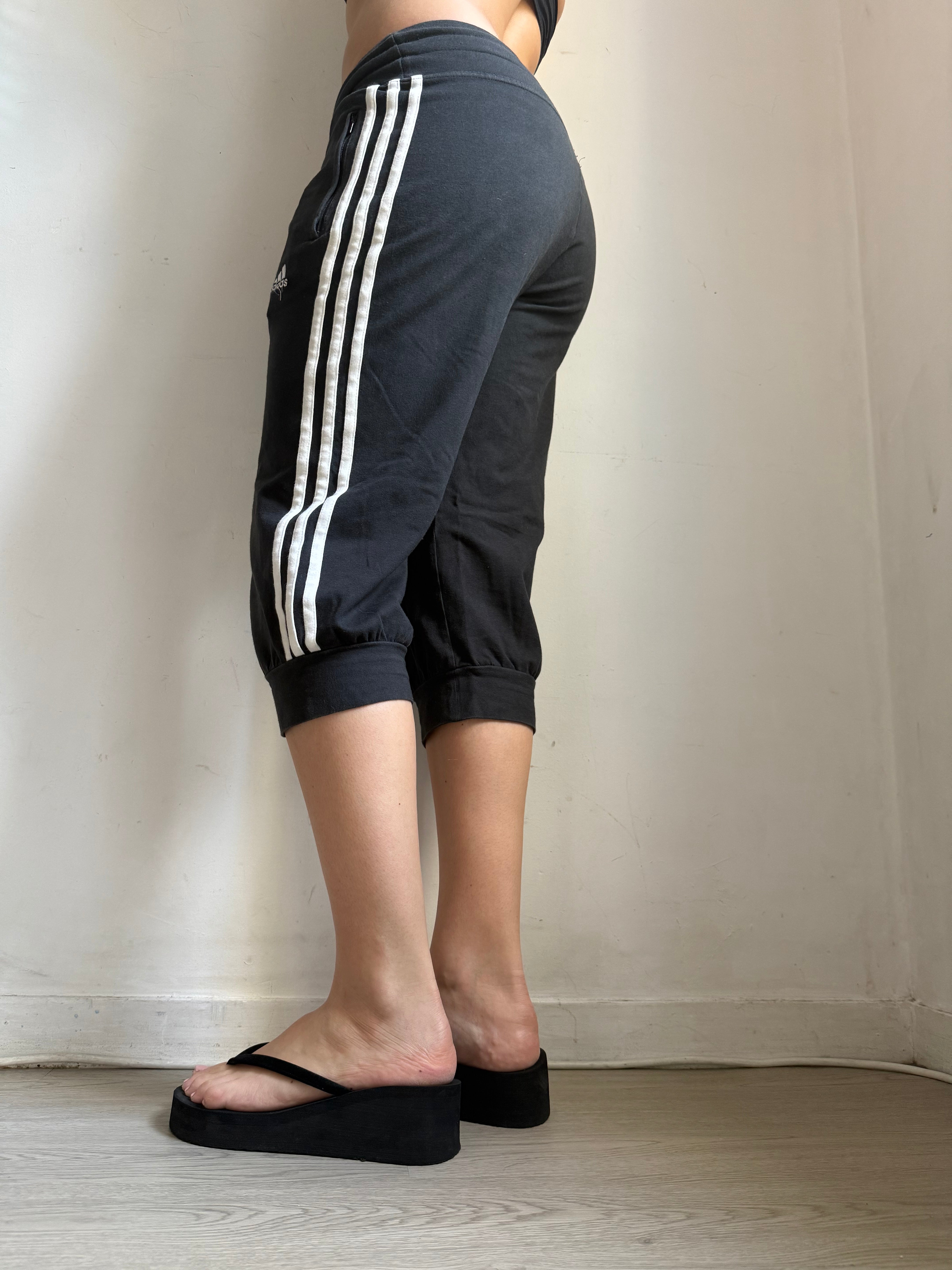 Black activewear low waist capri pants (L)