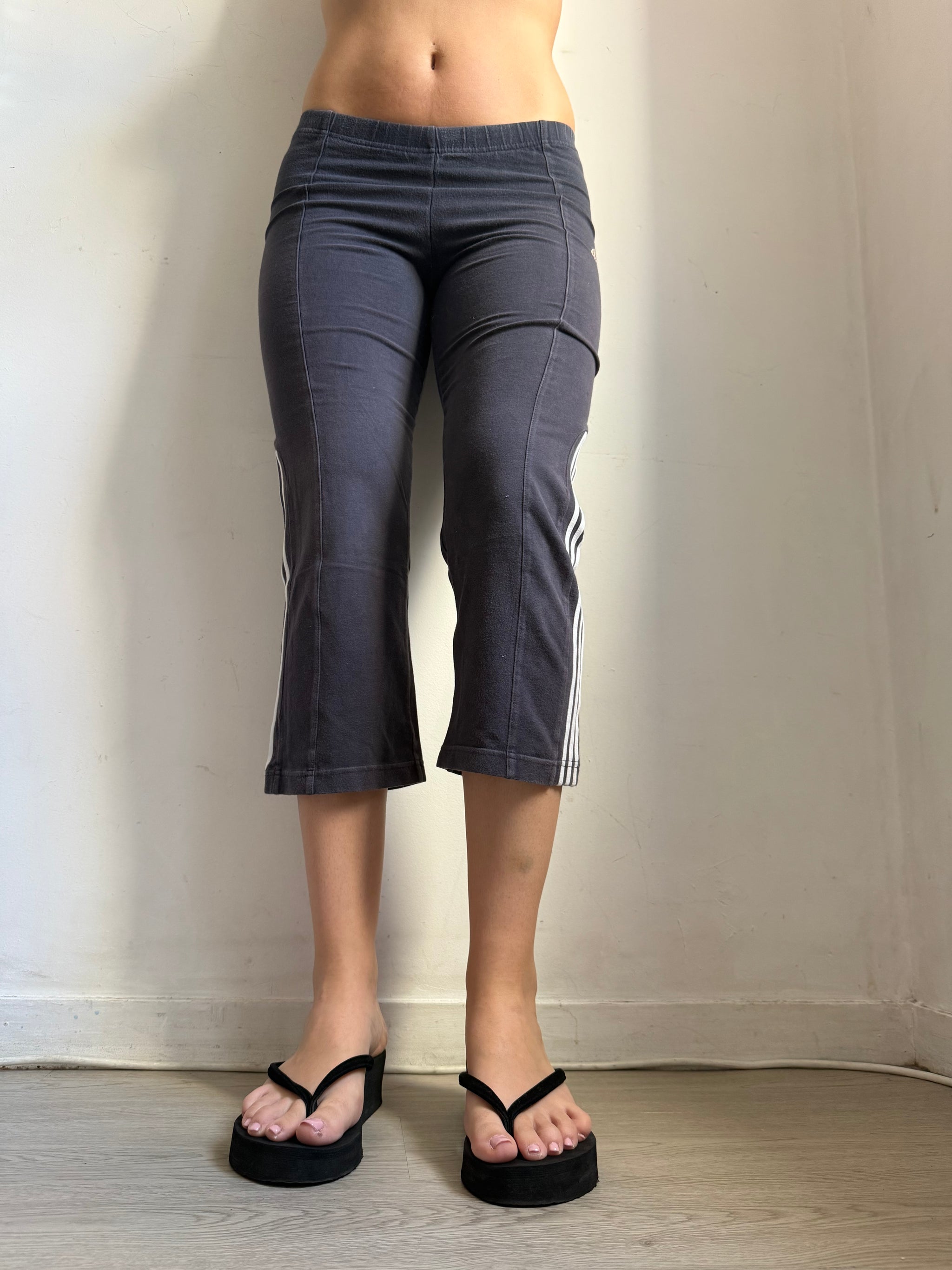 Navy activewear low rise capri pants (XS)