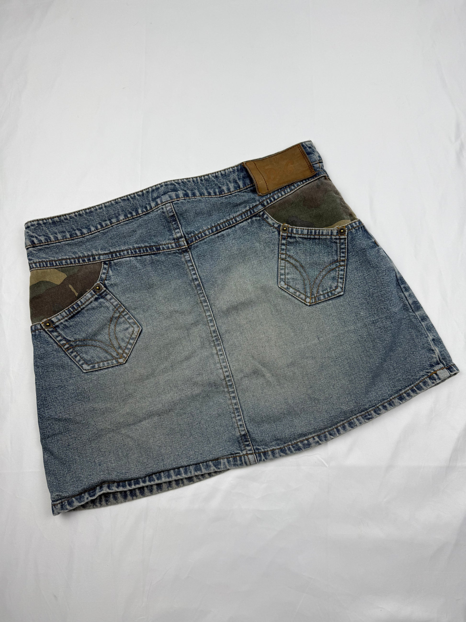 Blue denim camo low rise mini skirt (S)