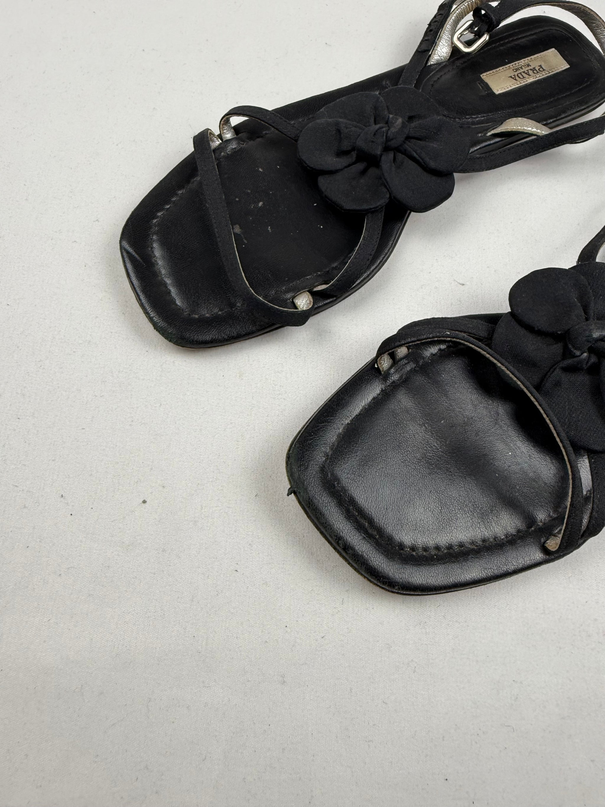 Black flower appliquée sandals (37.5)