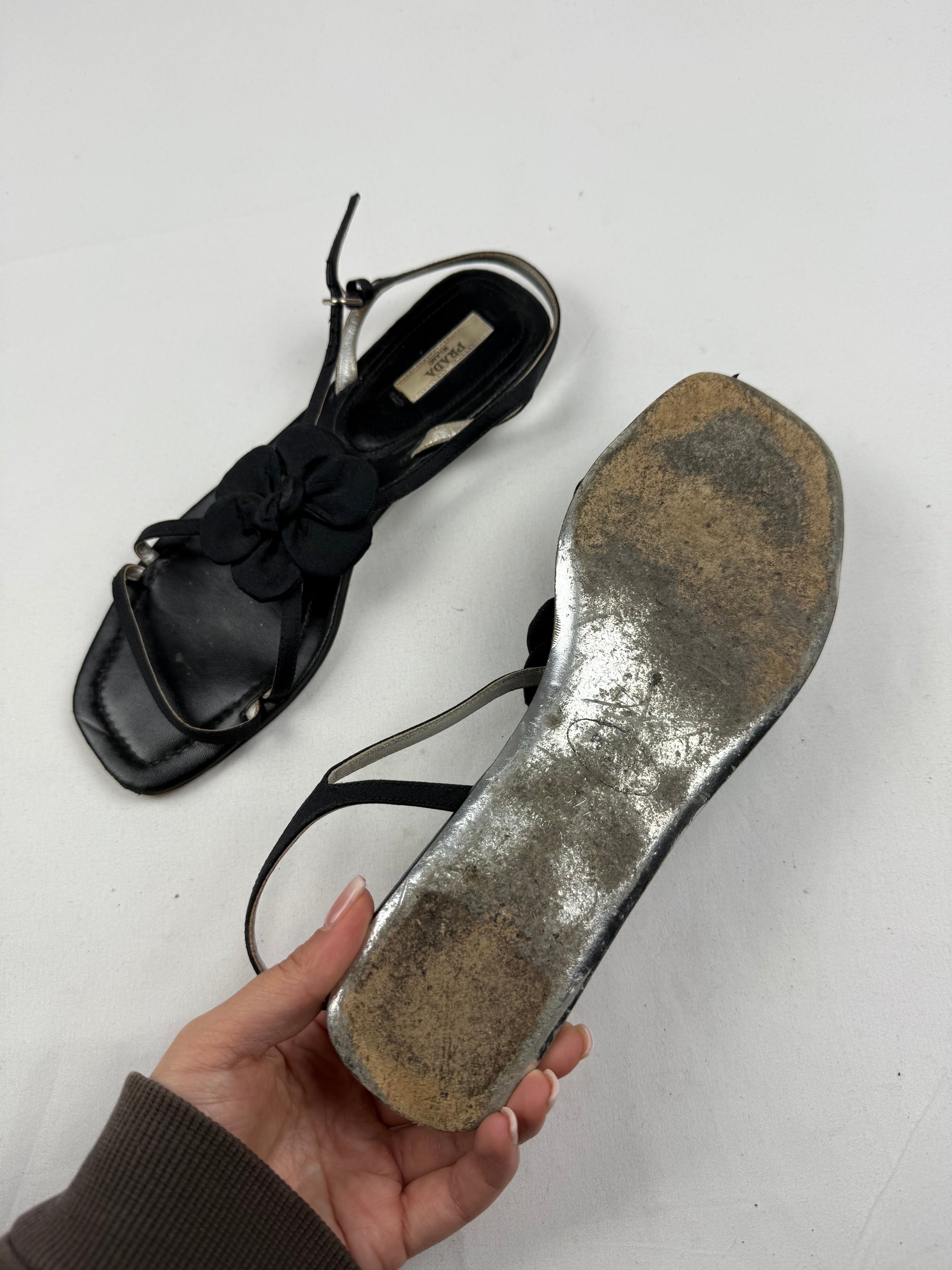 Black flower appliquée sandals (37.5)