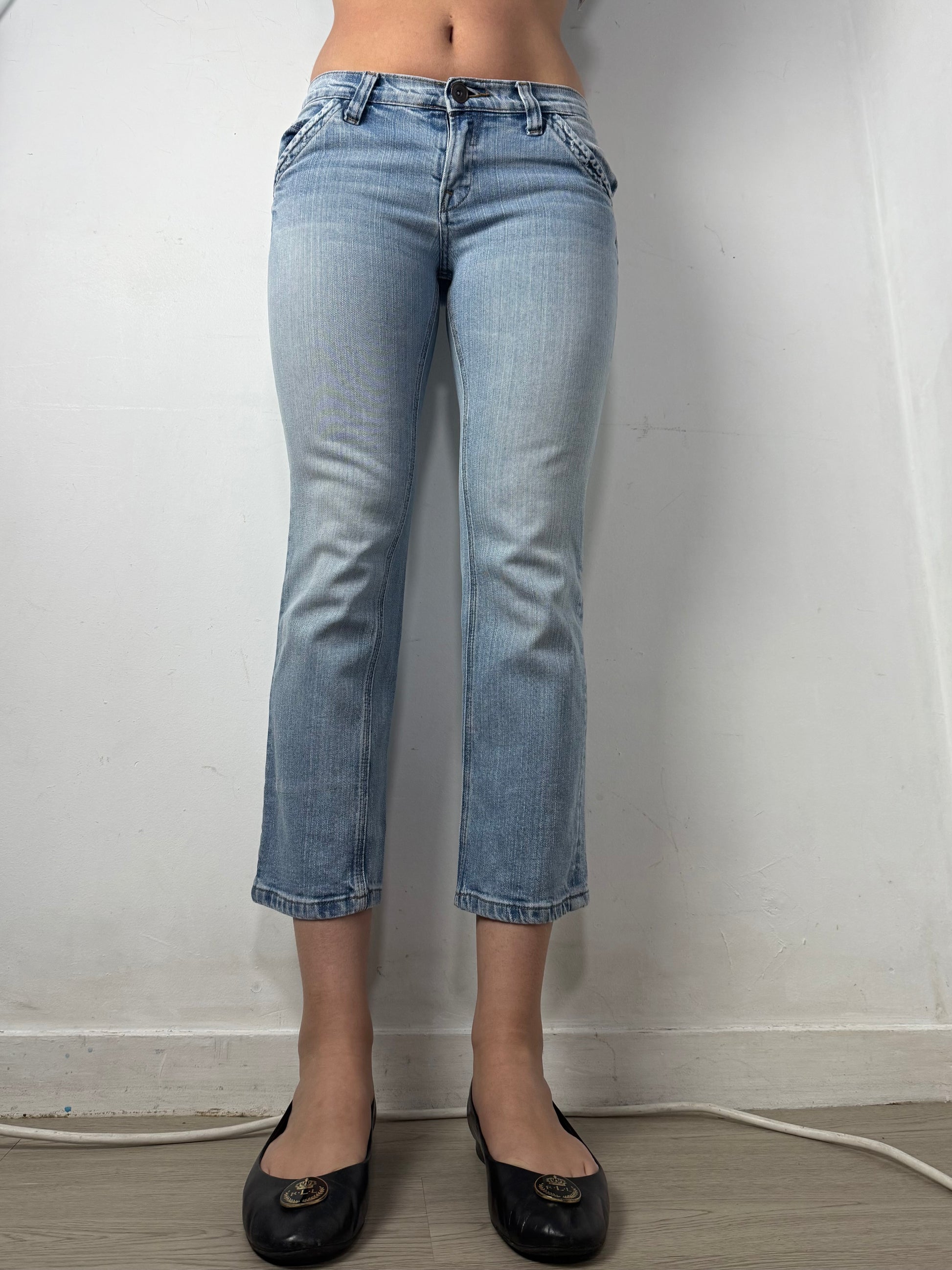 Blue denim low rise capri pants (S)