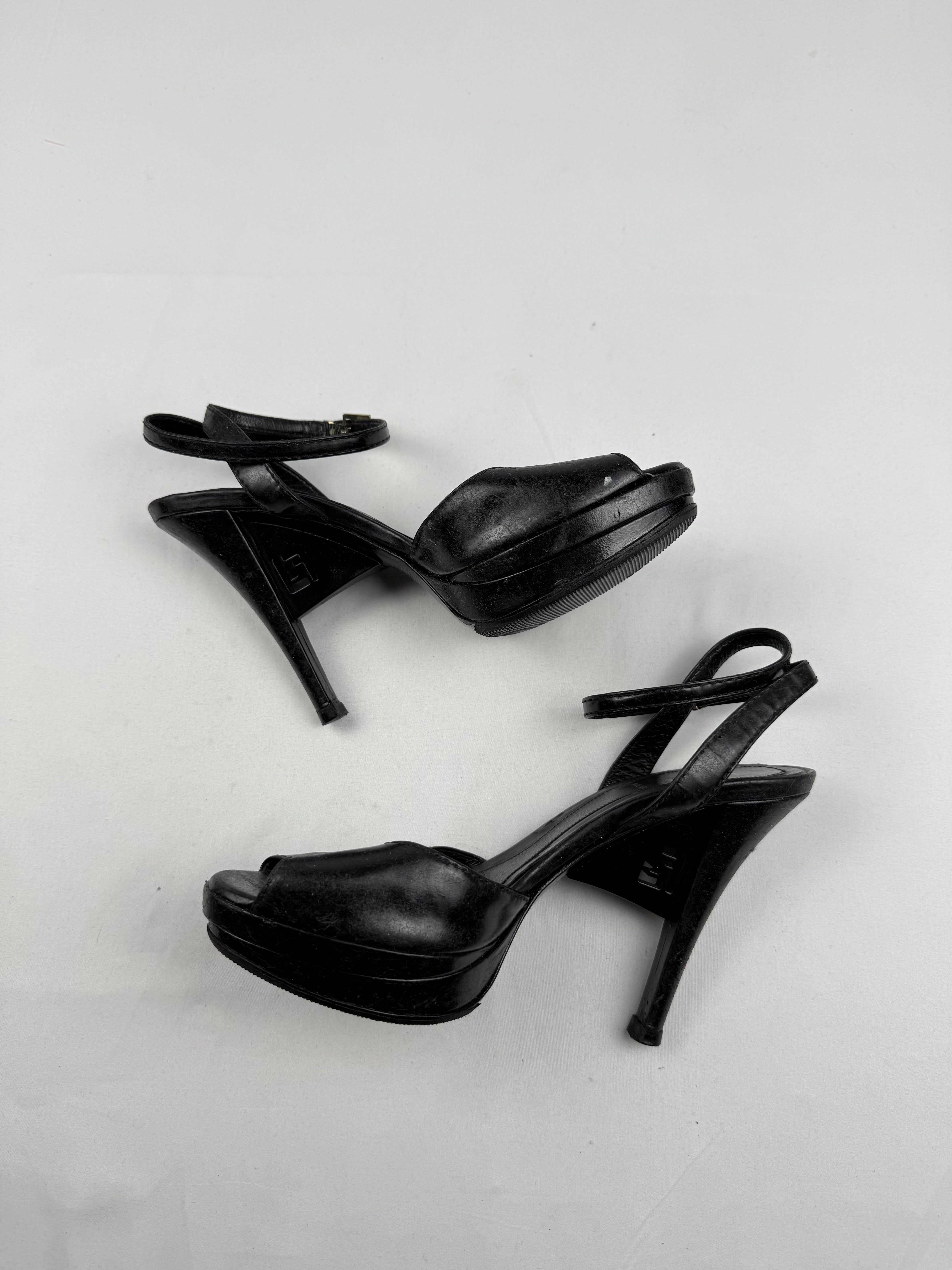 Black leather FF logo heels (37.5)