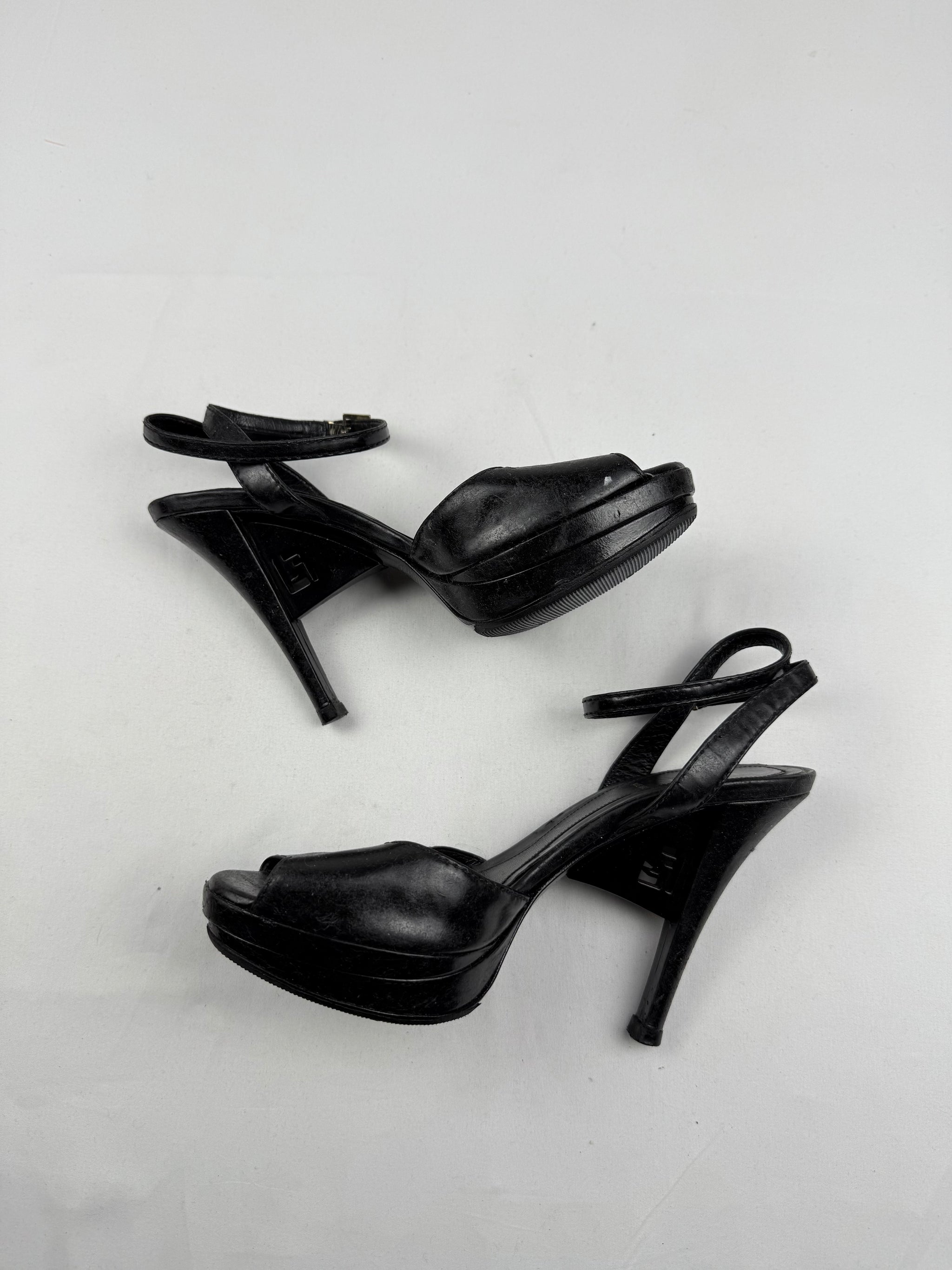 Black leather FF logo heels (37.5)