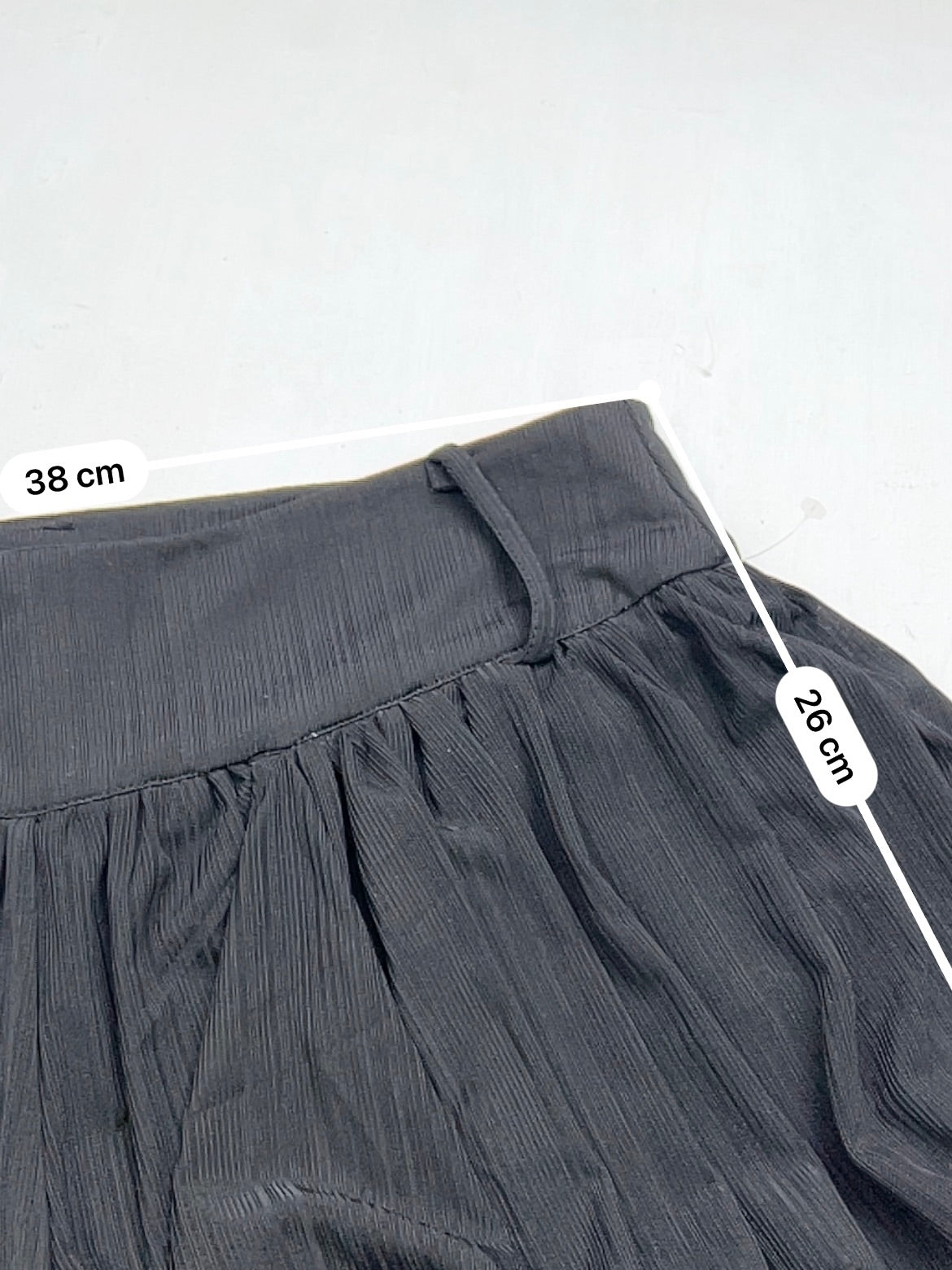 Black pleated balloon low rise mini short (M)