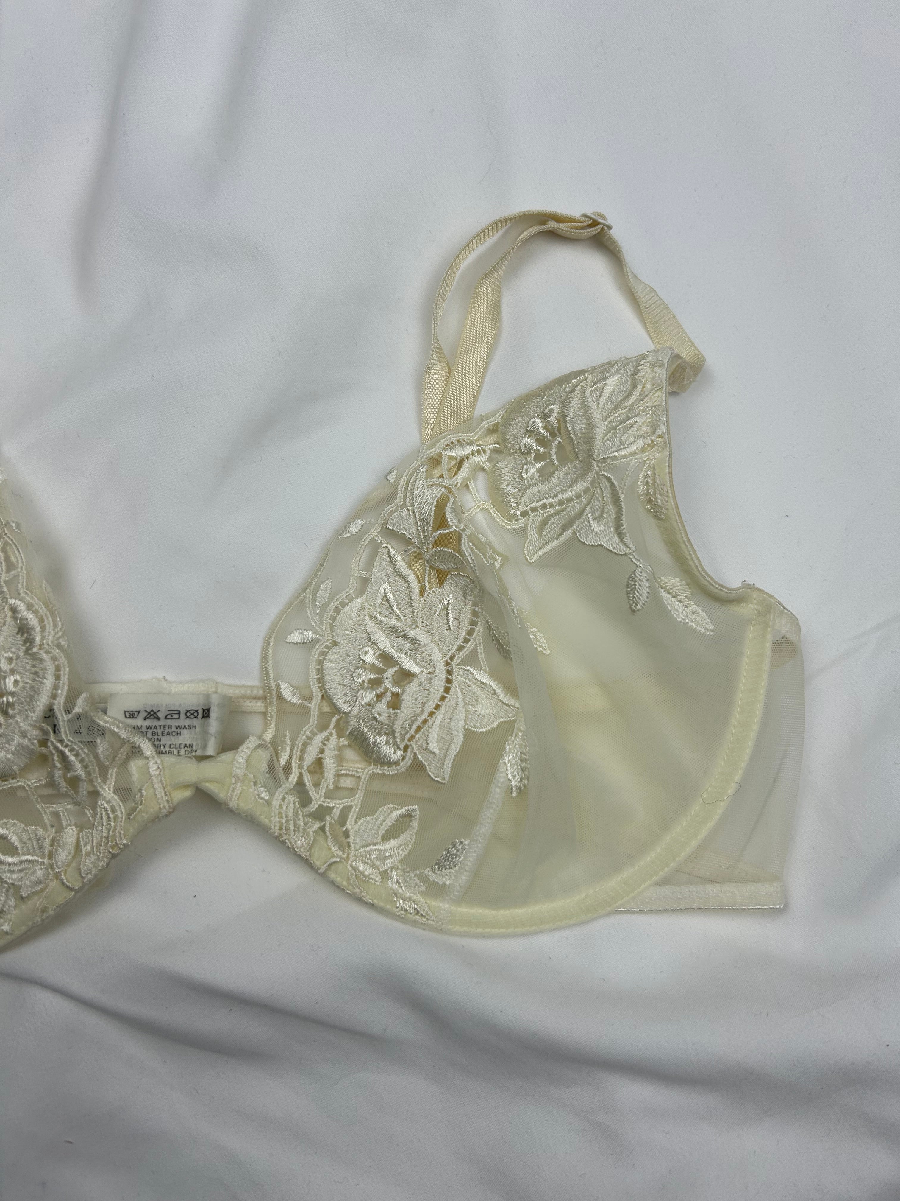 White cream mesh lace balcony vintage bra (95B)