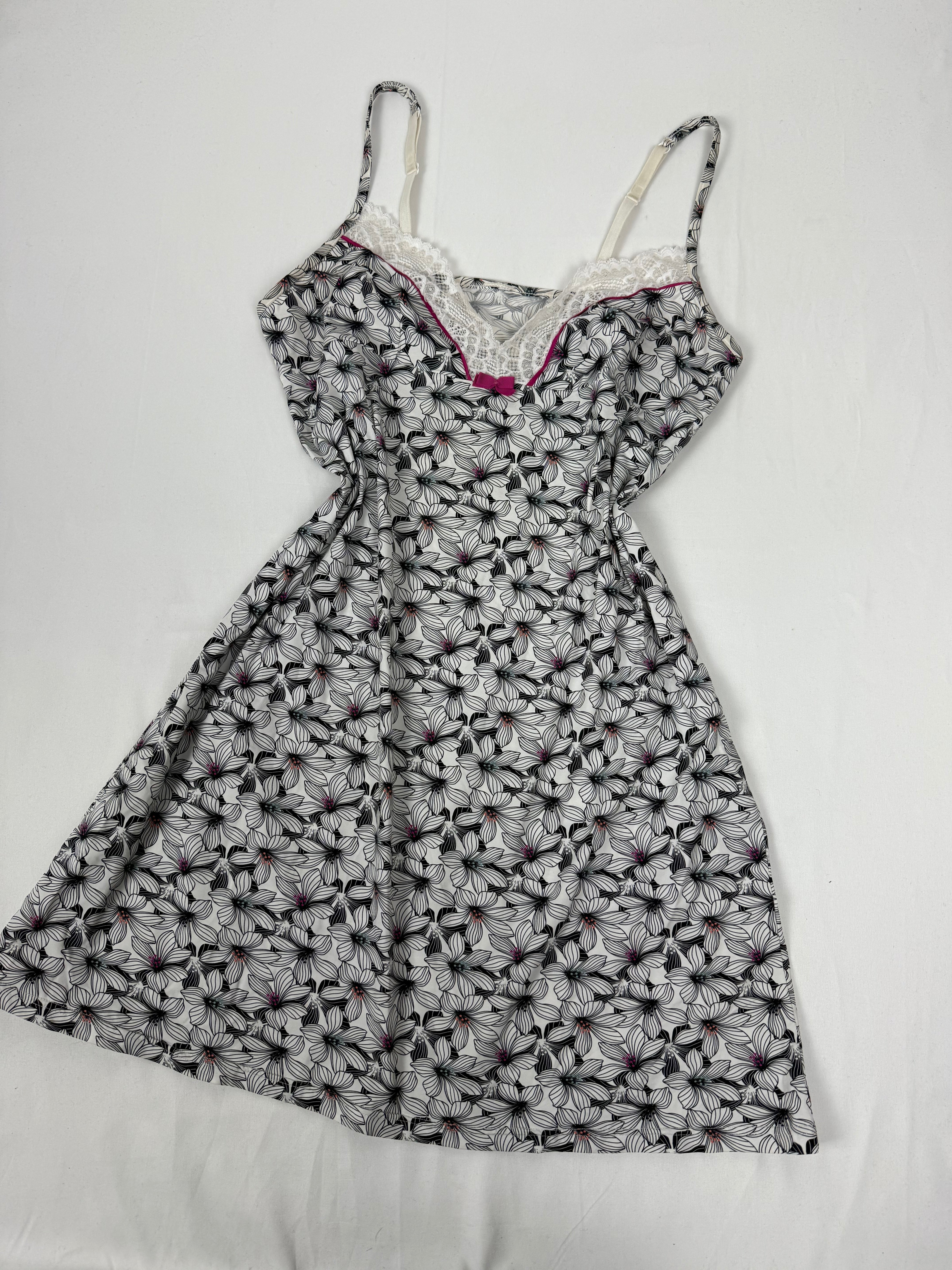 White graphic babydoll mini dress (XL)
