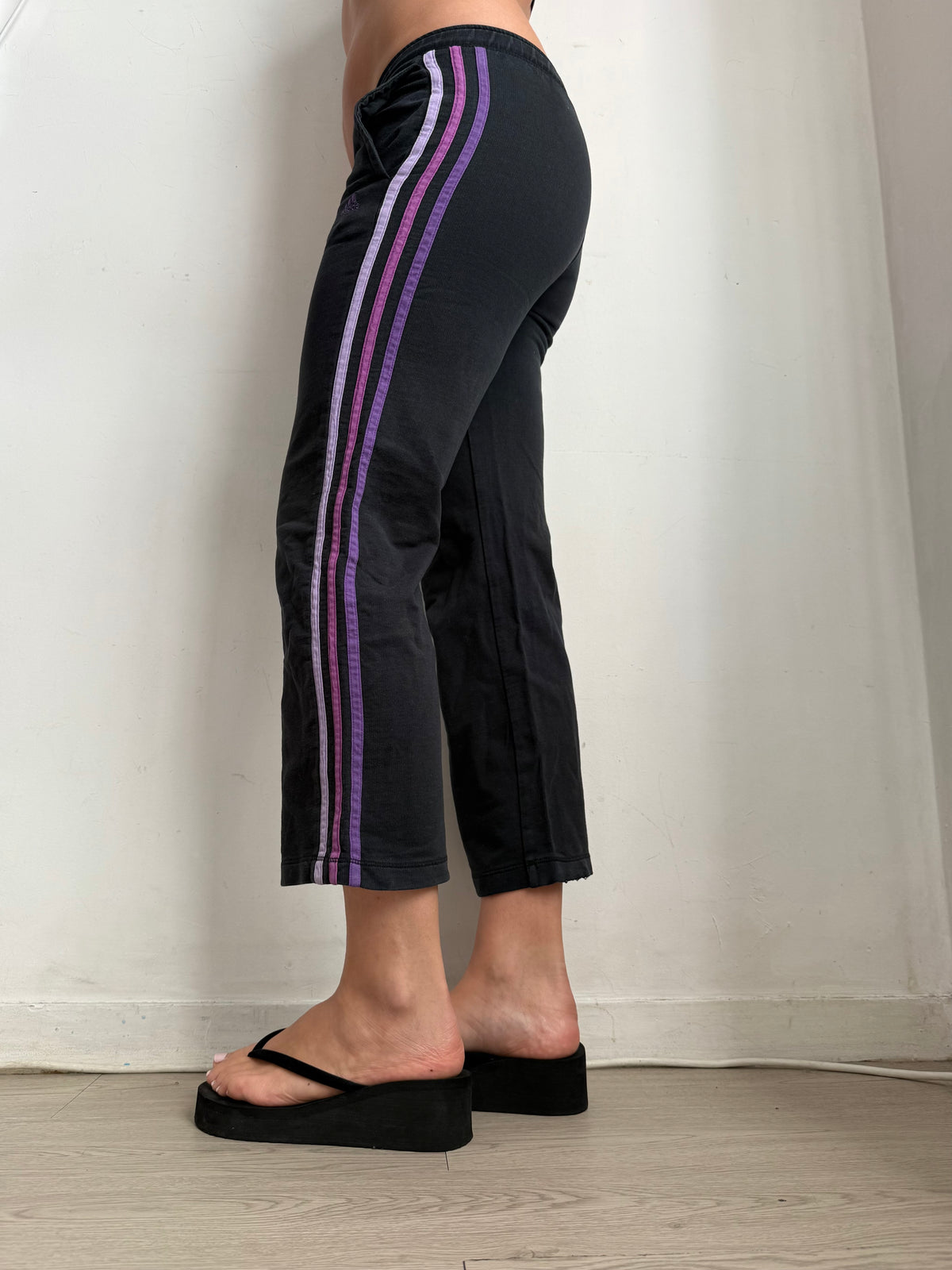 Black & purple low rise capri pants (XS)