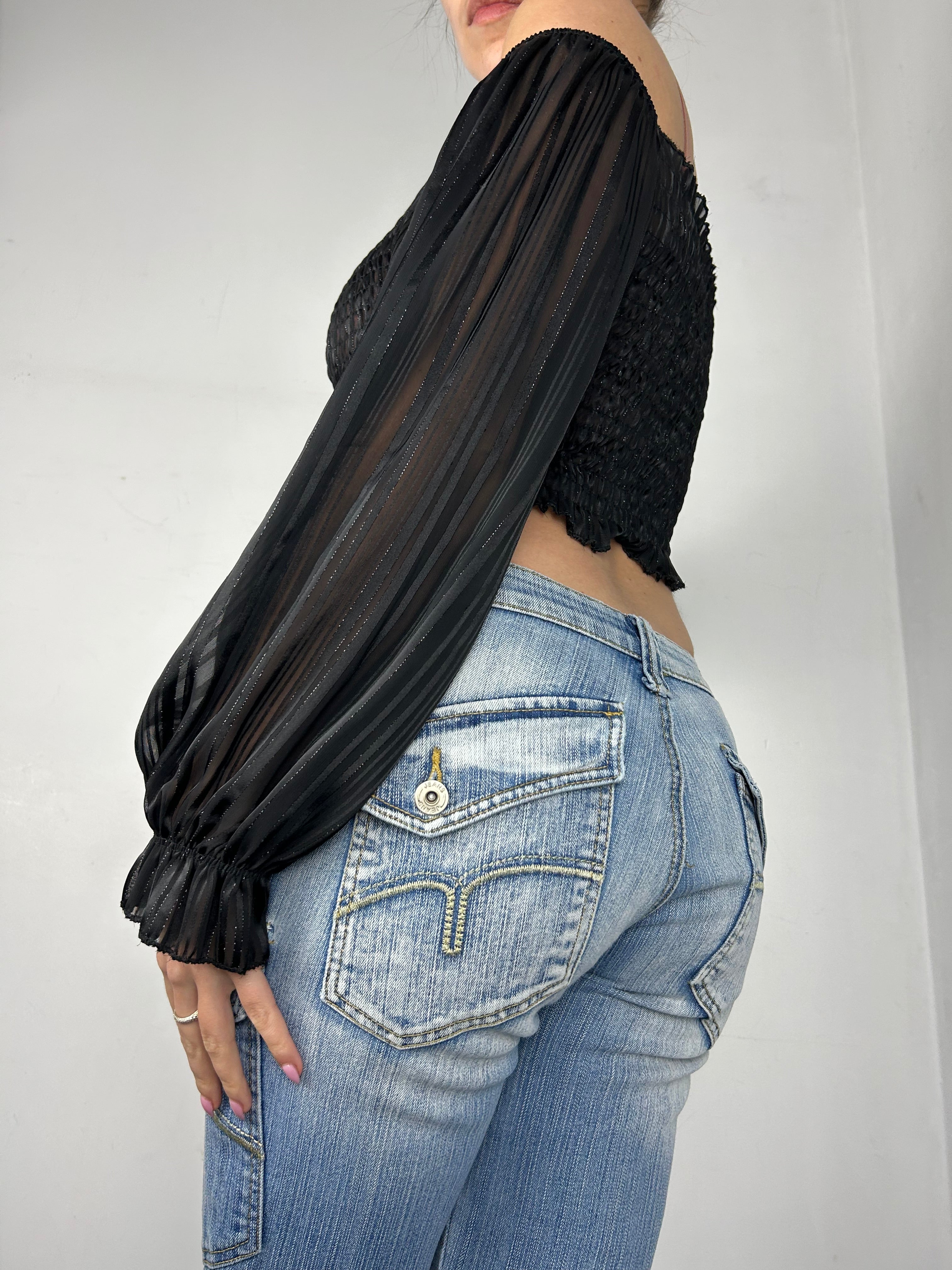 Black off shoulder long sleeves top (S/M)