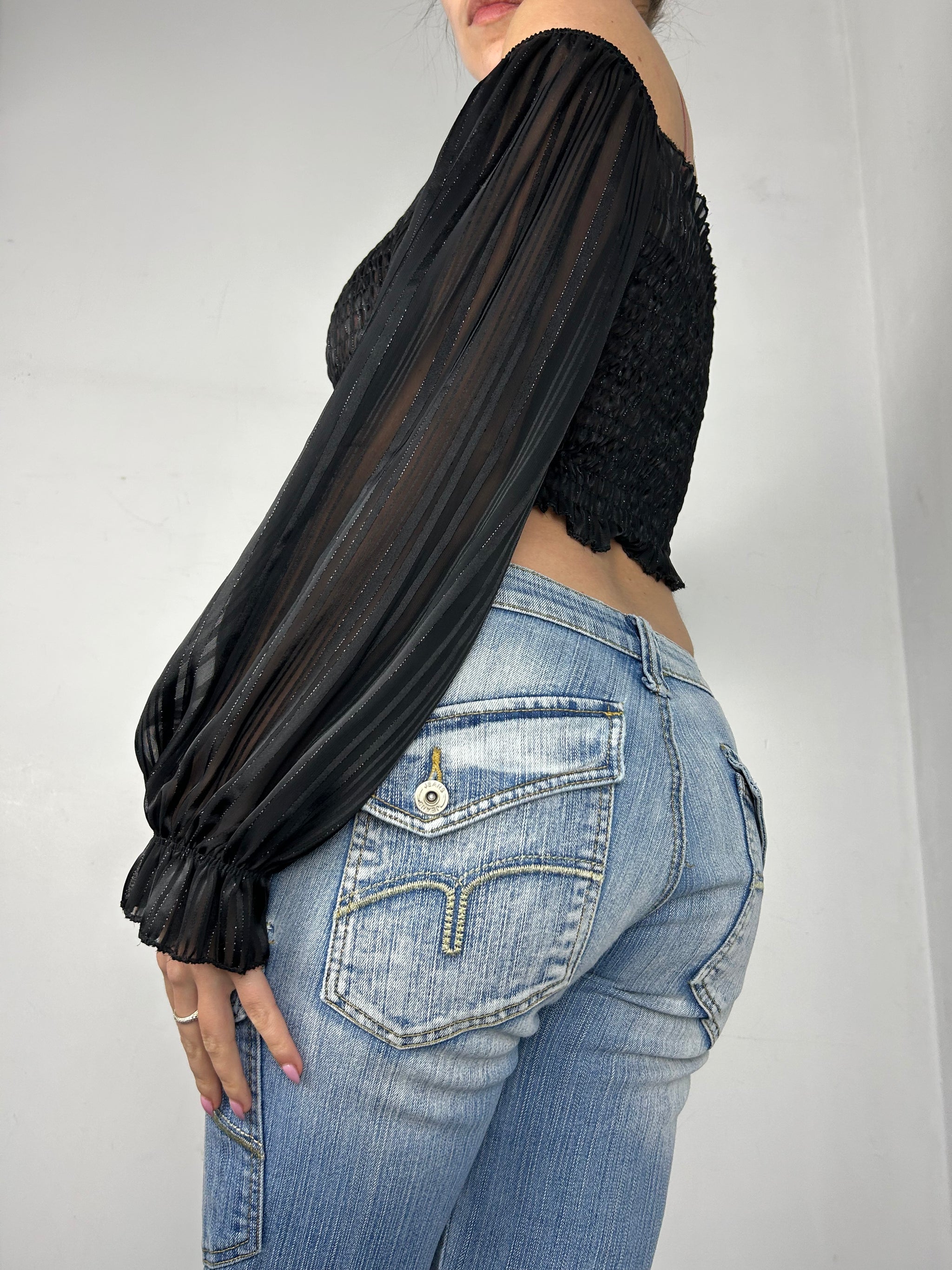 Black off shoulder long sleeves top (S/M)