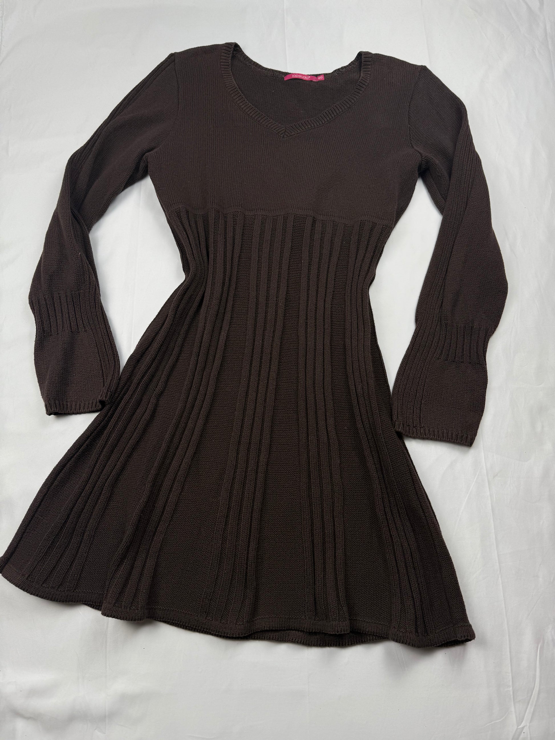Brown knitted flared long sleeves jumper dress (M)
