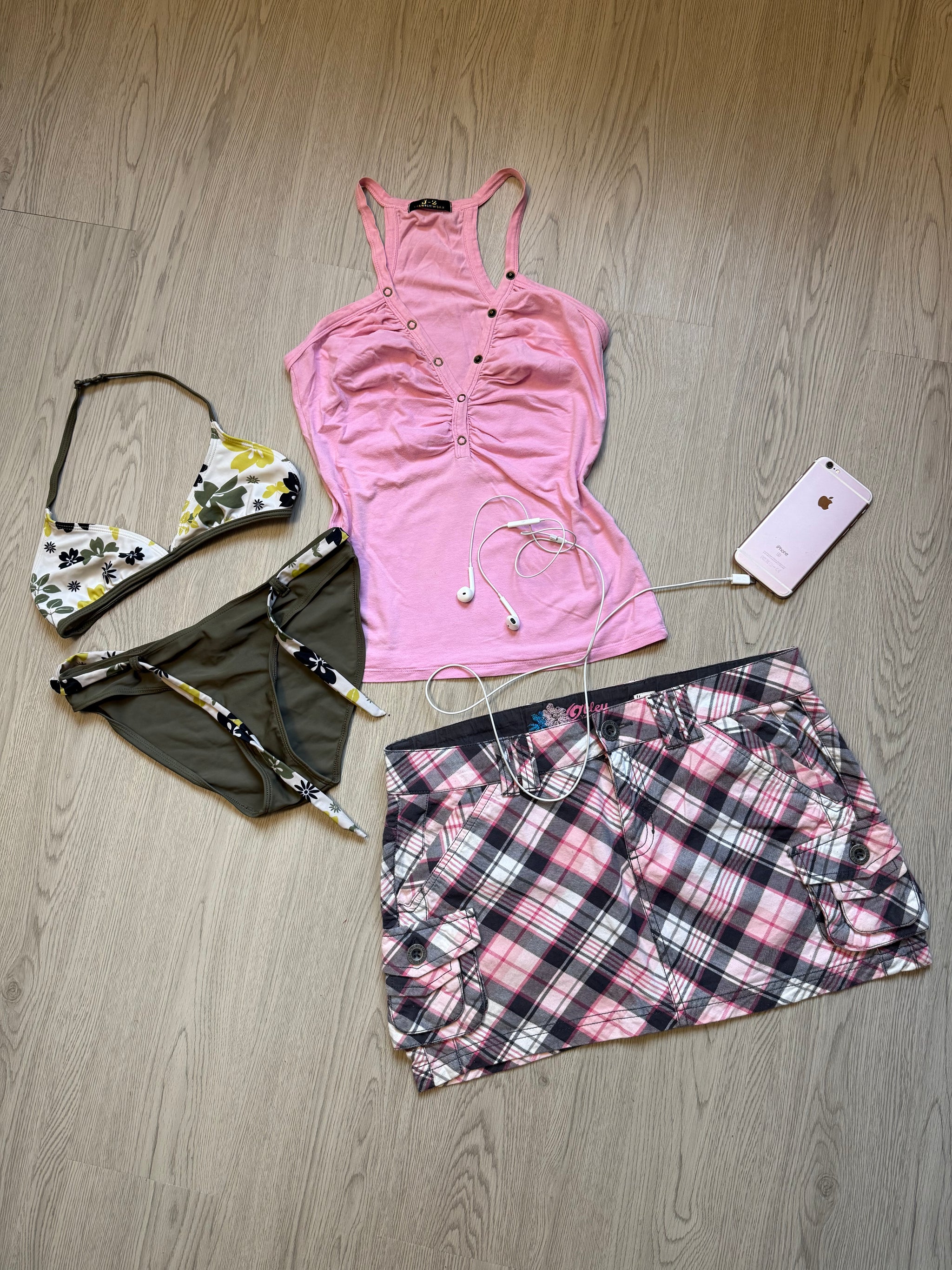 Baby pink check print denim low rise cargo mini skirt (S/M)