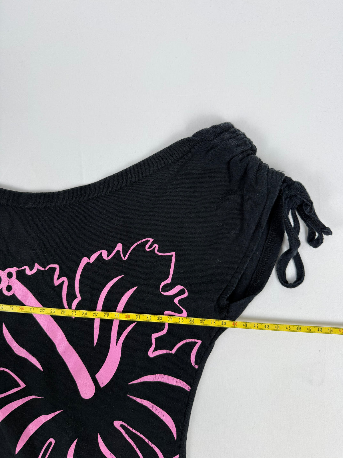 Black graphic hibiscus tee (S)