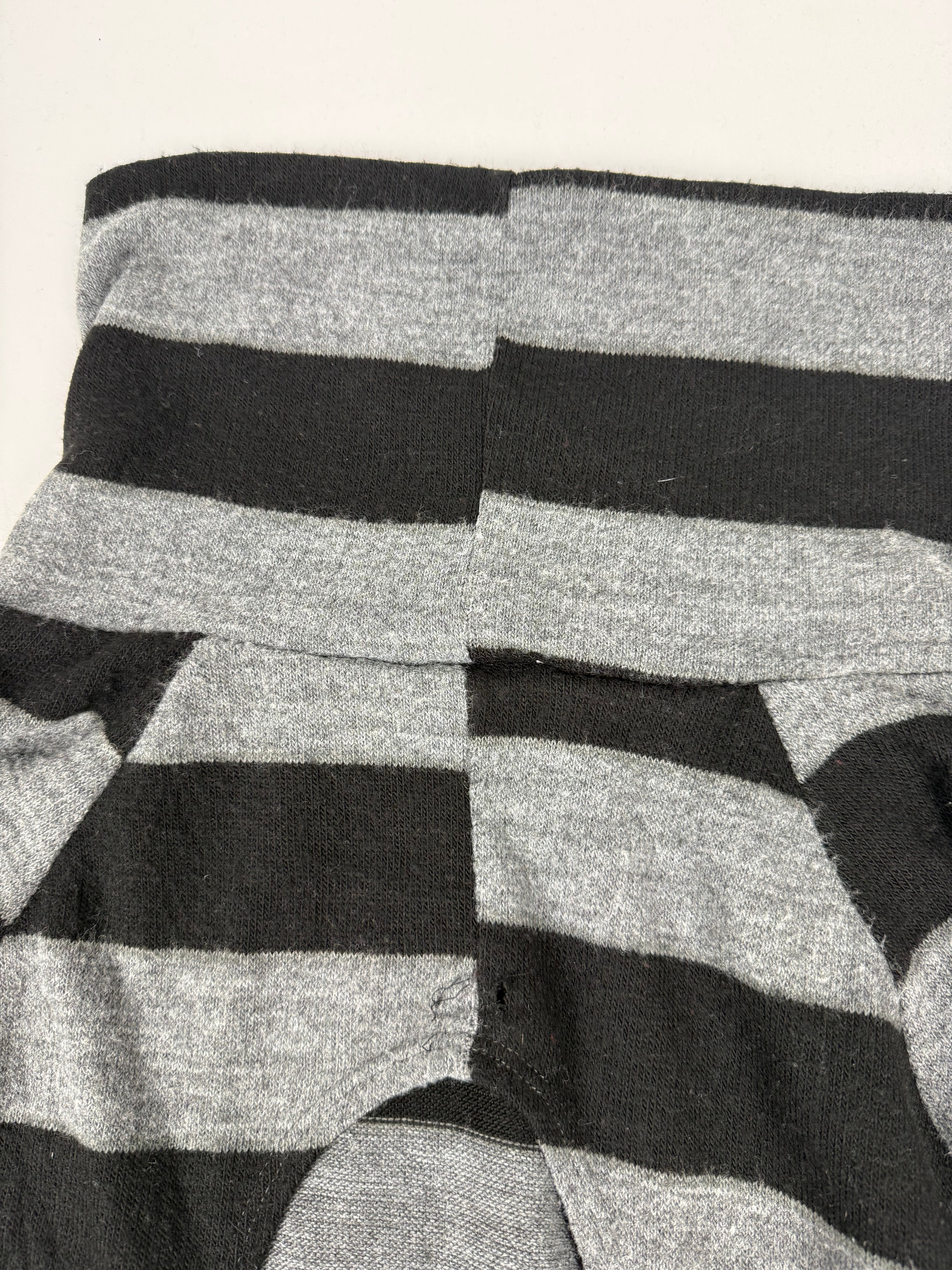 Grey striped backless jumper (L)
