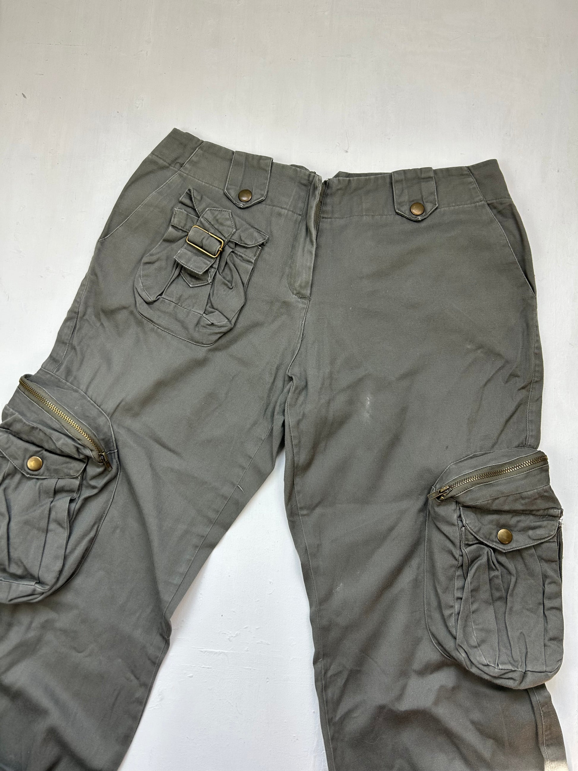 Khaki low rise baggy cargo pants (S/M)