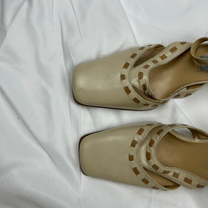 Beige square toes kitten heels (36)