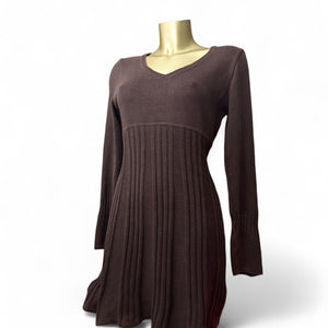 Brown knitted flared long sleeves jumper dress (M)